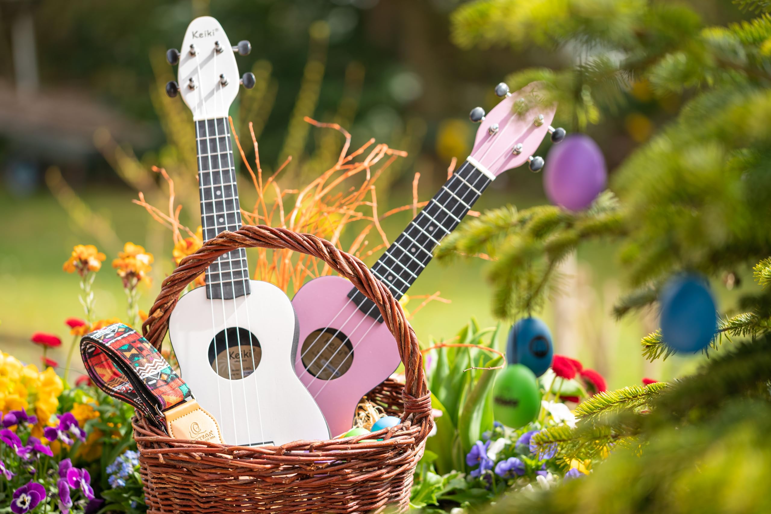 Ortega Guitars Ukelele Soprano blanco - Keiki K2 - Kit de inicio incluye afinador, correa, 5 púas medianas y bolsa de dibujo - pastel/tomatillo (K2-SCL)