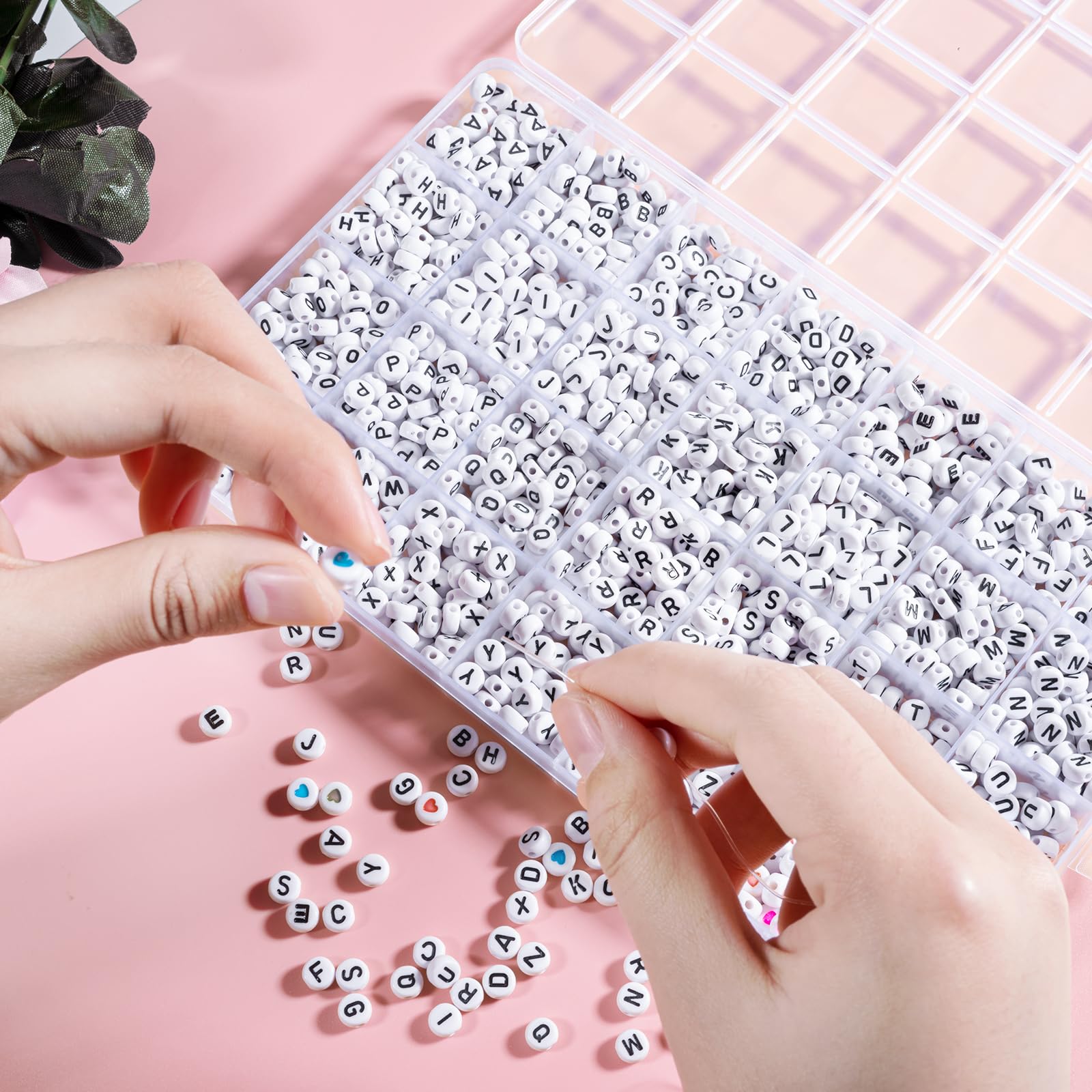 1400+ pezzi Set di perline di lettere per braccialetti, set di perline a forma di cuore colorate in bianco e nero con elastico da 5 m per braccialetti di amicizia per bambini,braccialetti per capelli
