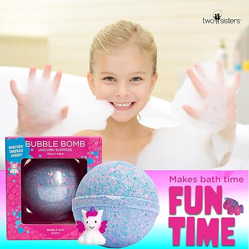 Vista 3 de Bomba de baño de burbujas para niños con juguete sorpresa en el interior por Two Sisters Spa. Una gran caja de regalo con 99% de burbujas naturales.