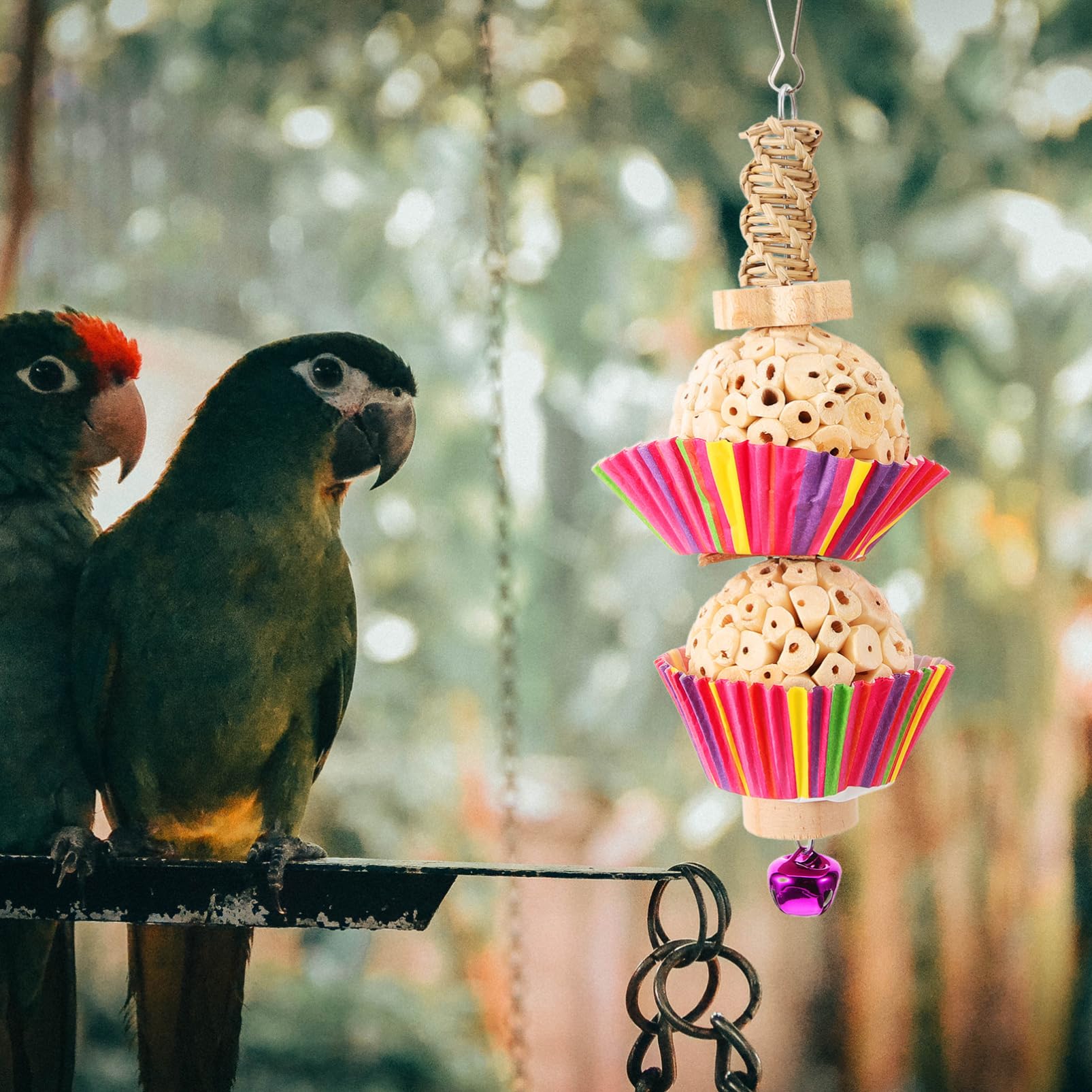 Happyyami Jouet à Mâcher pour Oiseaux Accessoire Suspendu pour Perroquets Jouet De Bricolage Vigne Naturelle avec Deux Boules pour Divertissement Oiseaux