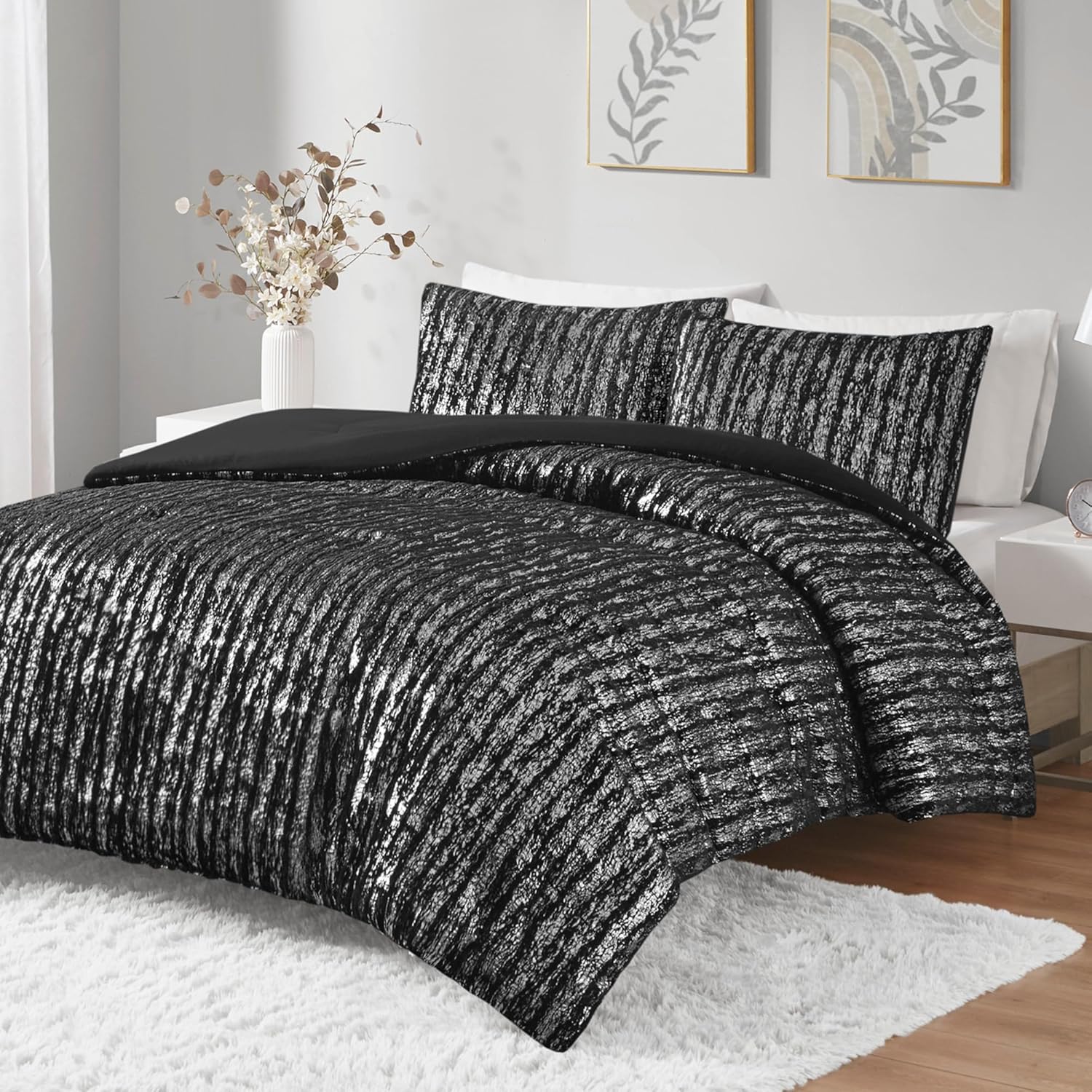 Intelligent Design Queen Comforter Set, Faux Fur Comforter Set, Trendy Metallic Comforter Set, Warm & Fluffy Comforter Bed Set with 2 Shams, 3 Pieces, Naomi, Black/Silver Full/Queen