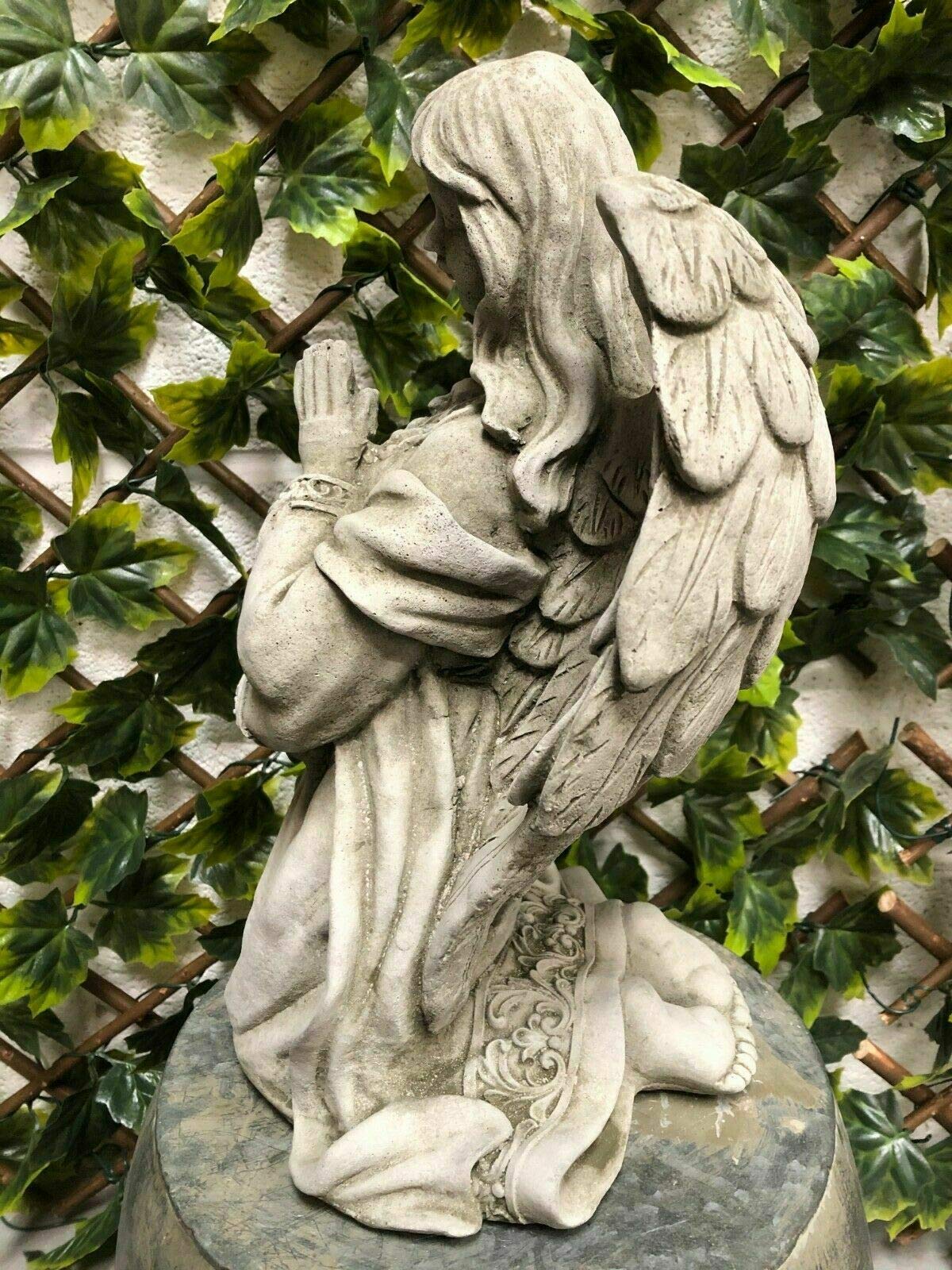 Statua di angelo in preghiera in pietra ricostituita | Ornamento da giardino in calcestruzzo vintage