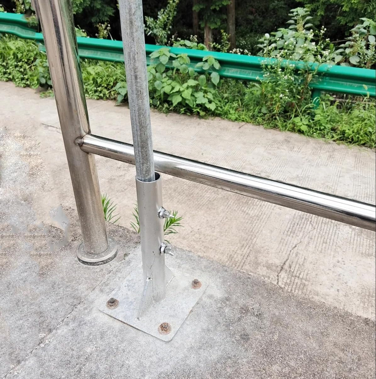 Heavy Duty Steel Pipe Ground Anchor Base, for Umbrella, Flag Pole, Mailbox Post, Fence Post, Etc - Rust-Resistant Mount for Patio, Deck, Concrete (Bolts Not Included) (1, Height 11.8'')