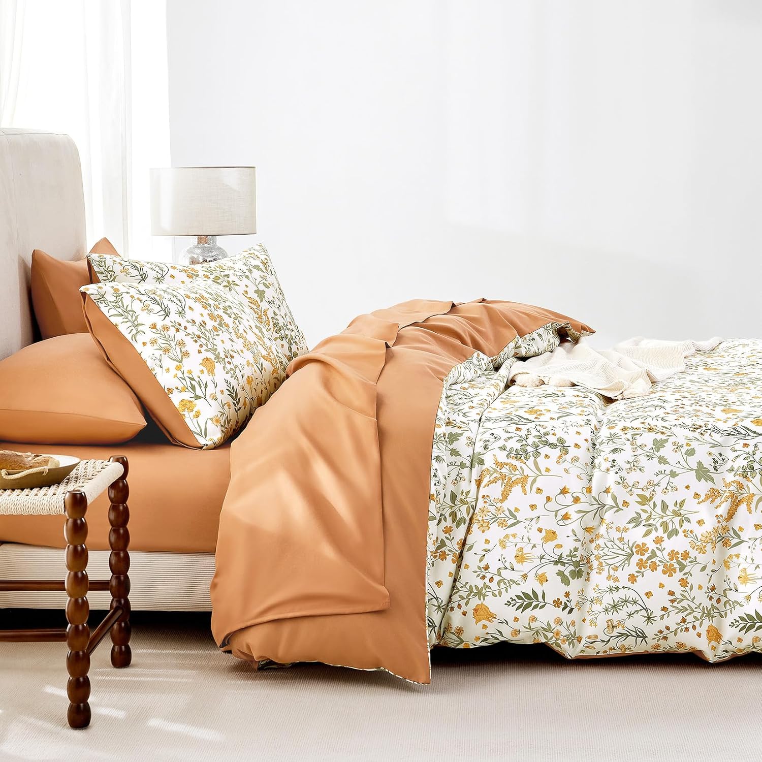 Wake In Cloud - Floral Duvet Cover Set, Shabby Chic Cottage Garden Botanical Flower Style with Elegant Wildflower Pattern, Soft Lightweight Bedding, 3 Pieces, Orange White, Queen Size