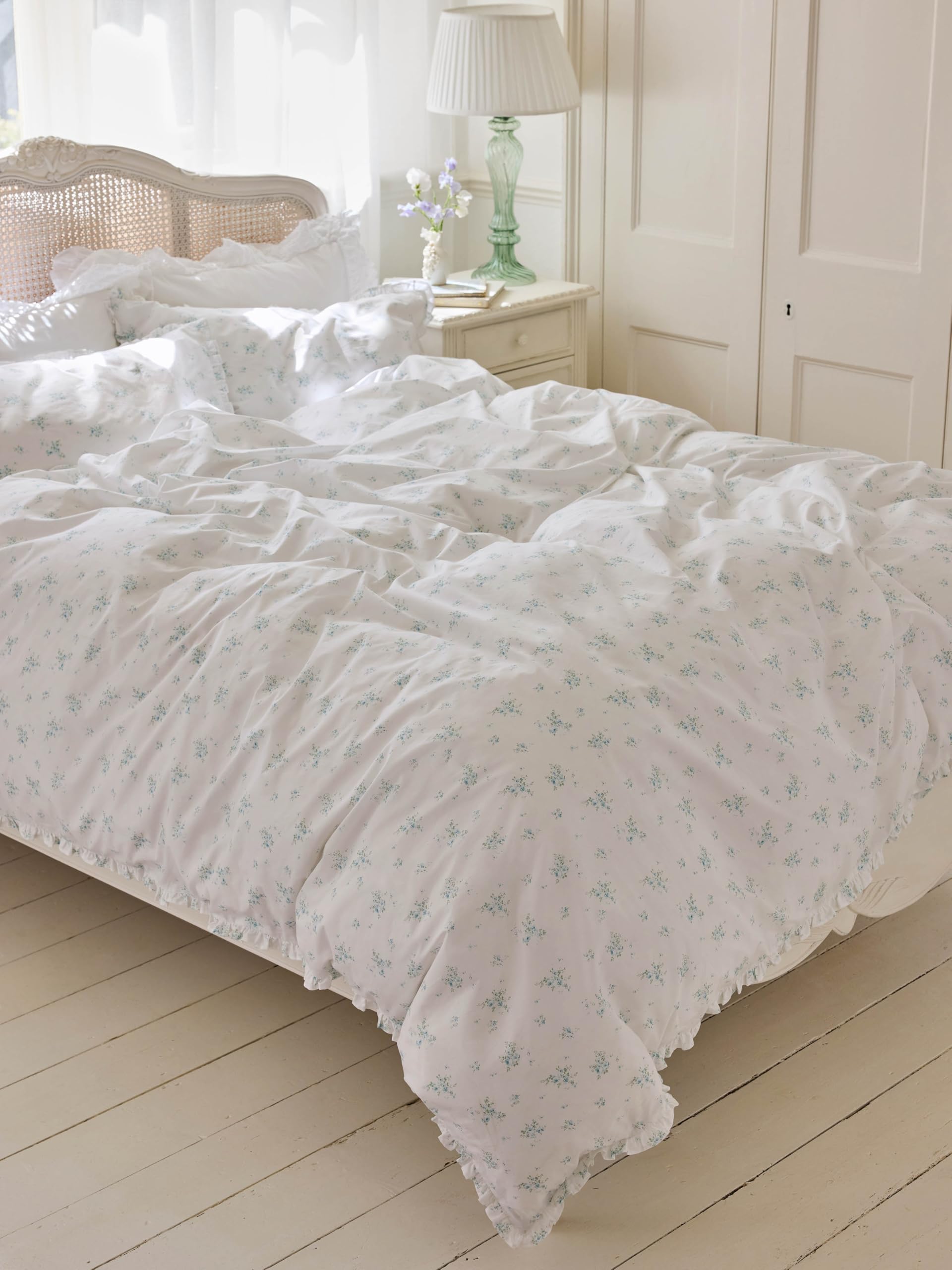 Shabby Chic Rosabelle Quilt Set White & Blue