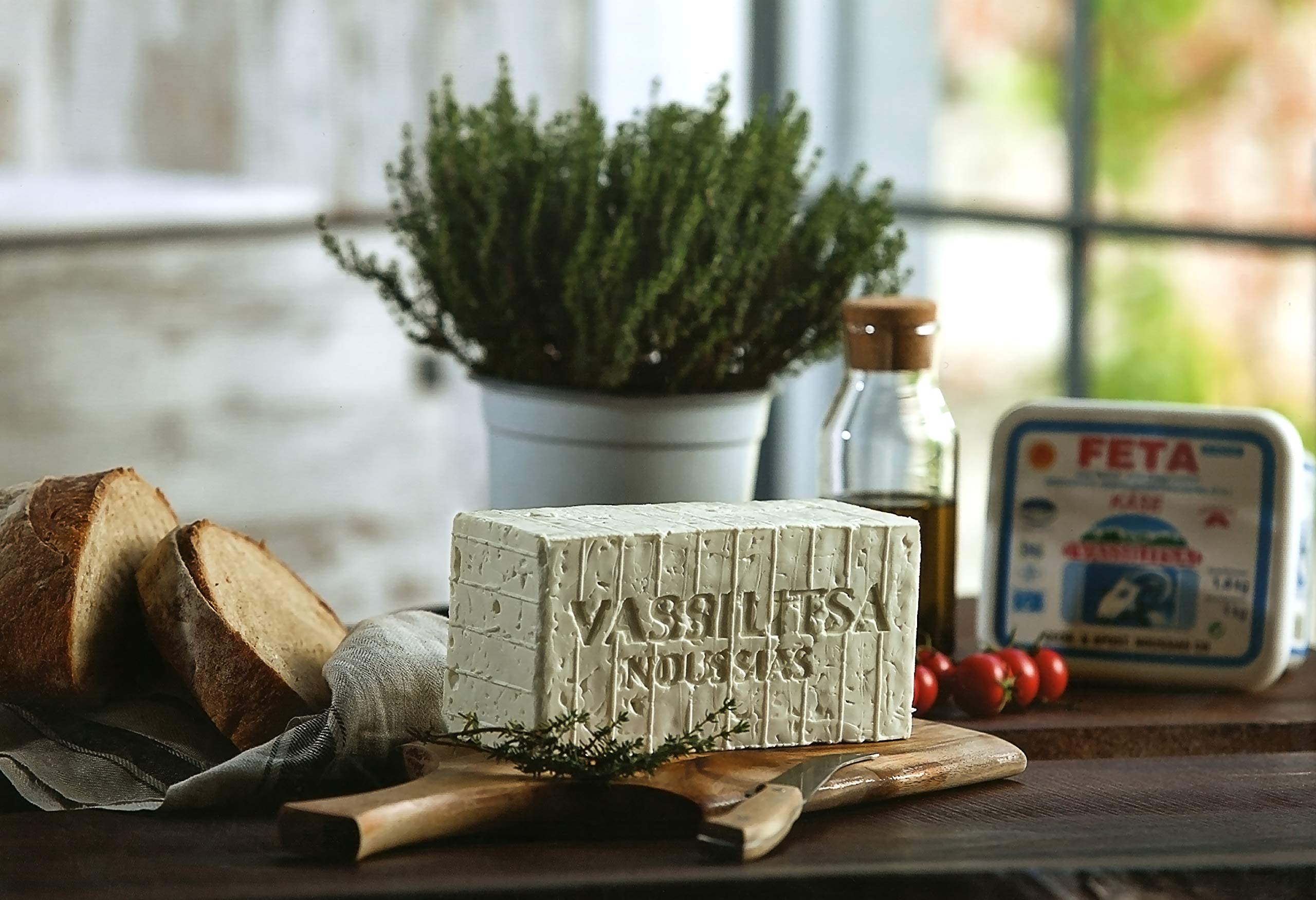 Vassilitsa BIO Feta BIO Schafkäse - 1x 1kg - BIO Fetakäse BIO griechischer Feta Schafskäse in Salzlake Sheep Cheese 43% Fett i.Tr. aus Griechenland 70% Schaf 30% Ziege Plastikbehälter Biologisch