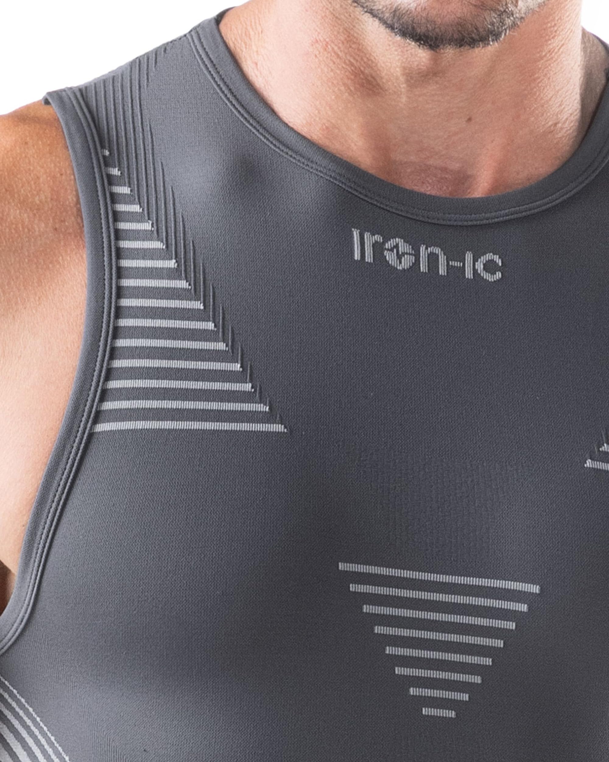 Iron-Ic - Camiseta de tirantes para hombre técnica ligera transpirable sin costuras de secado rápido, Baselayer Light para deportes de verano y uso diario - Art. 202005