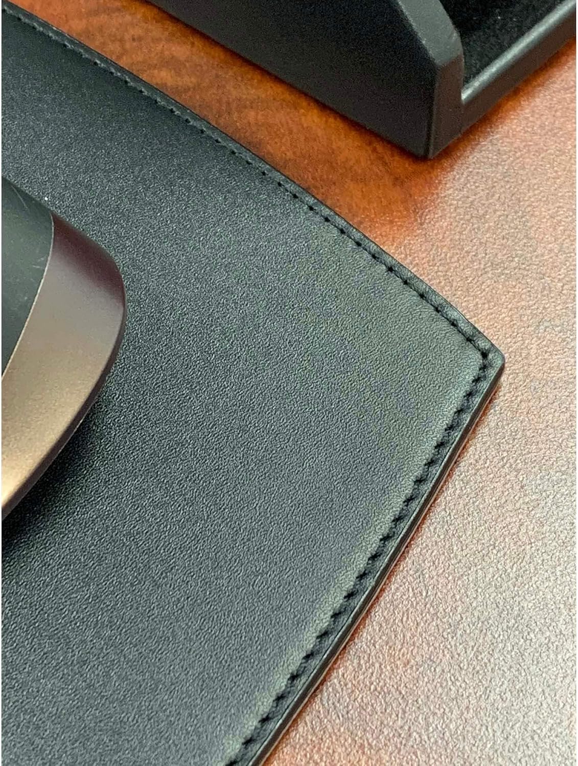 Dacasso Black Leather Mouse Pad