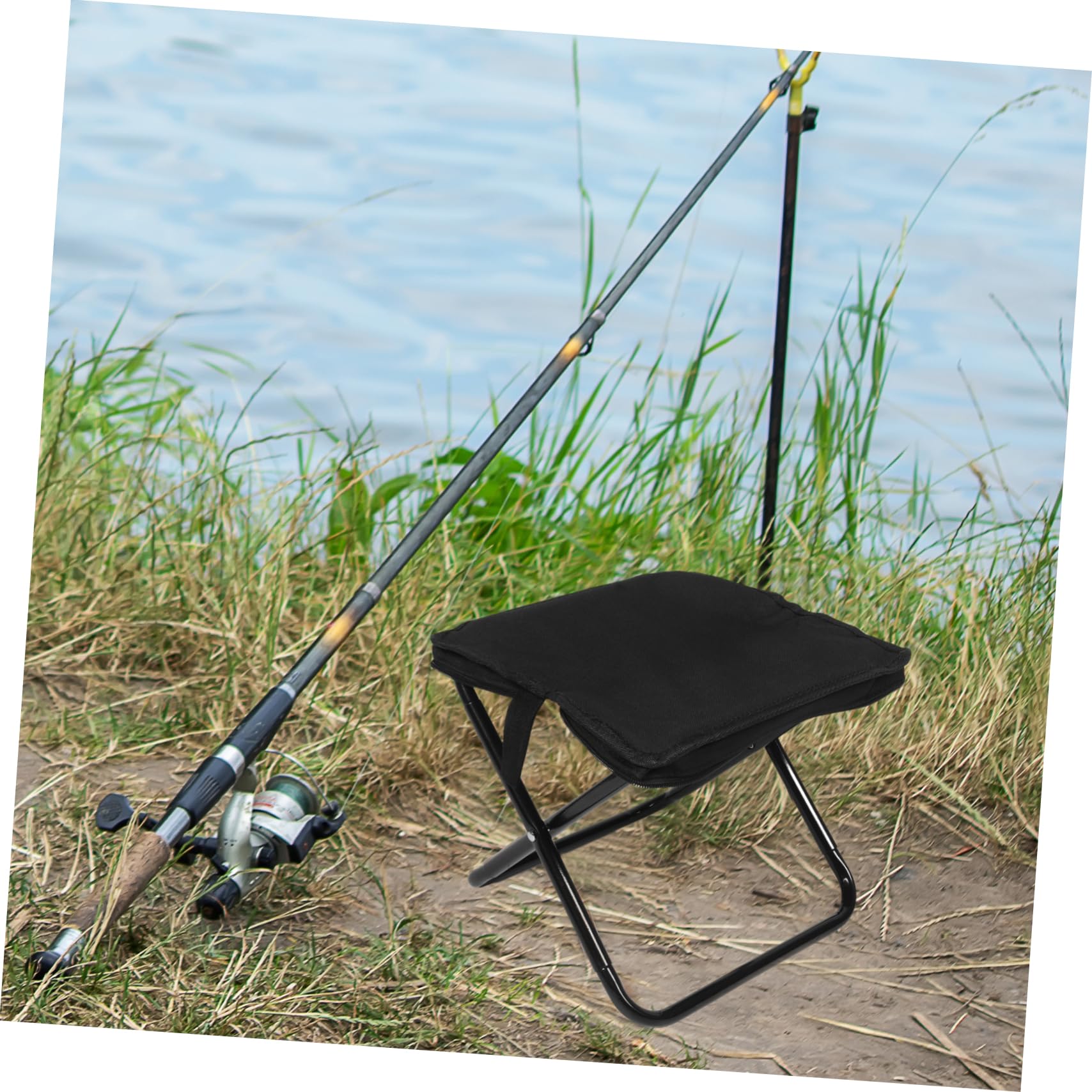 INOOMP Sgabello Pieghevole da Esterno Portatile per Campeggio e Pesca | Nero, Tessuto Oxford e Tubo in Acciaio, Borsa a Zip, per Eventi Sportivi e Uso Versatile