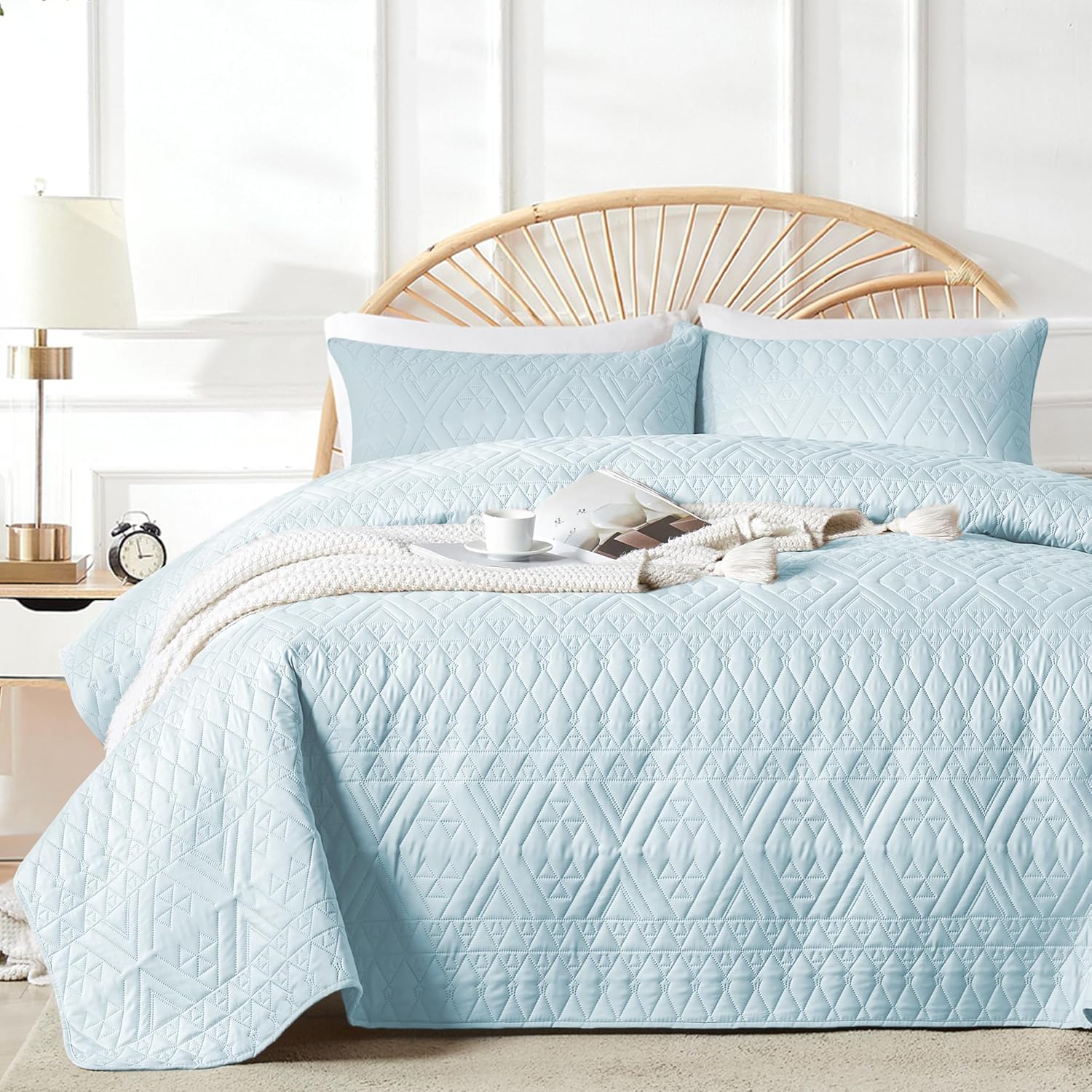 akkialla Full/Queen Size Quilt Bedding Set,Sky Blue Lightweight Microfiber Soft Bedspread,Modern Style Geoetric Pattern Coverlet Set for All Seasons,3 Piece(1 Quilt,2 Pillow Shams)