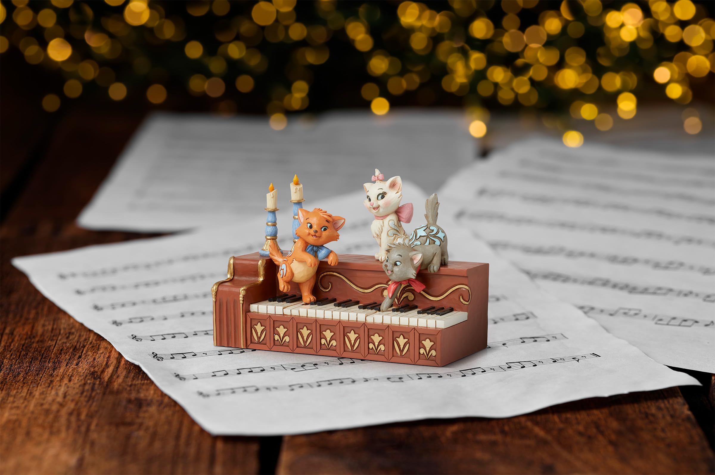 Enesco Disney Traditions Collection by Jim Shore - Statuetta decorativa in resina dipinta a mano, motivo: gattini degli Aristogatti, 12 cm