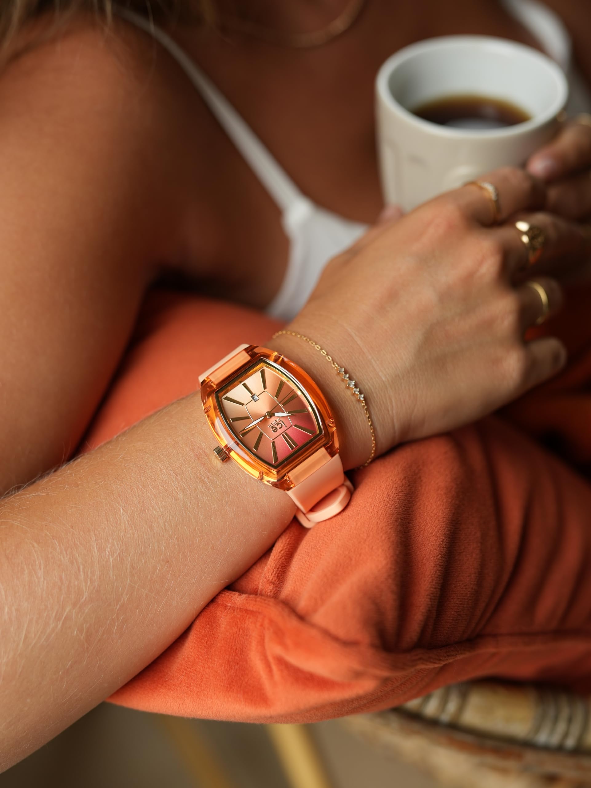 ICE-WATCH - Ice boliday Dome - Montre pour Femme avec Bracelet en Silicone (Small)