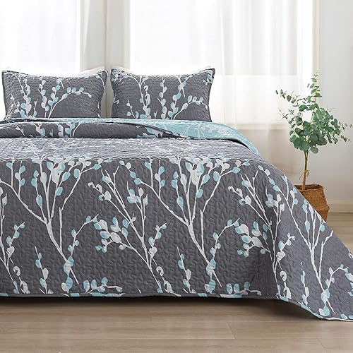 Andency Quilt California King Size Grey Blue (112x104 Inch), 3 Pieces Floral Lightweight Bedding Set, Microfiber Reversible Flower Quilted Bedspread Coverlet with 2 Pillowcases for Men Women