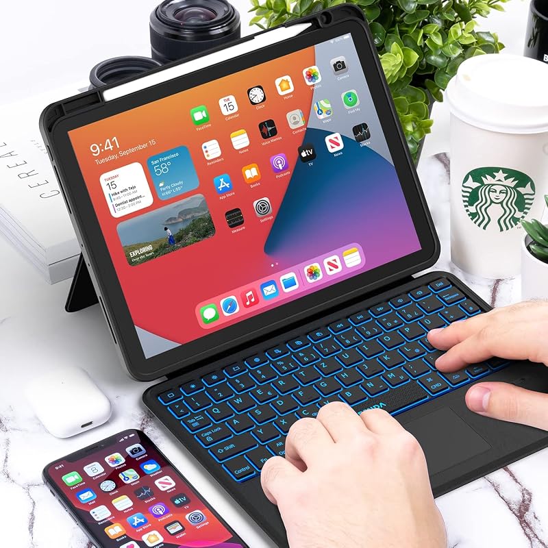 seenda iPad 10 Generációs Tok QWERTZ Bluetooth Billentyűzettel - 7 Színű Háttérvilágítás, Érintőpad, Tolltartó, Levehető Billentyűzet, 10.9"