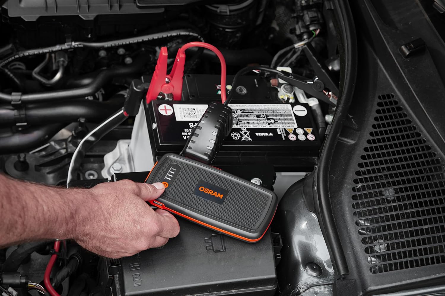 Connecting jump starter clamps to a car battery