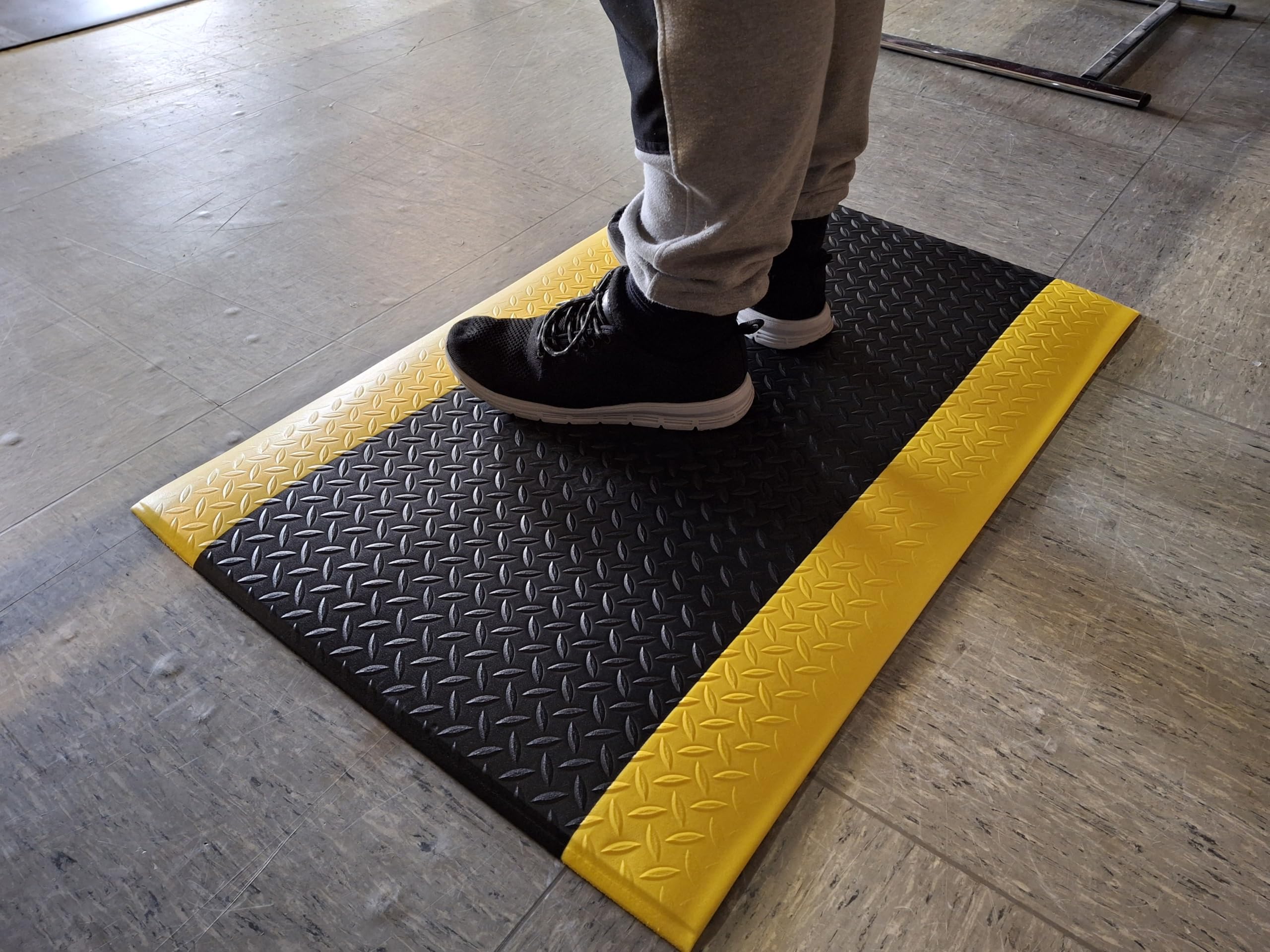 SOLID Start | Stehkomfortmatte | Anti-Ermüdungsmatte | Komfort Arbeitsplatzmatte Diamantmuster | 100% Vinylschaum | 12,7 mm hoch (60cm x 90cm, schwarz/gelb)