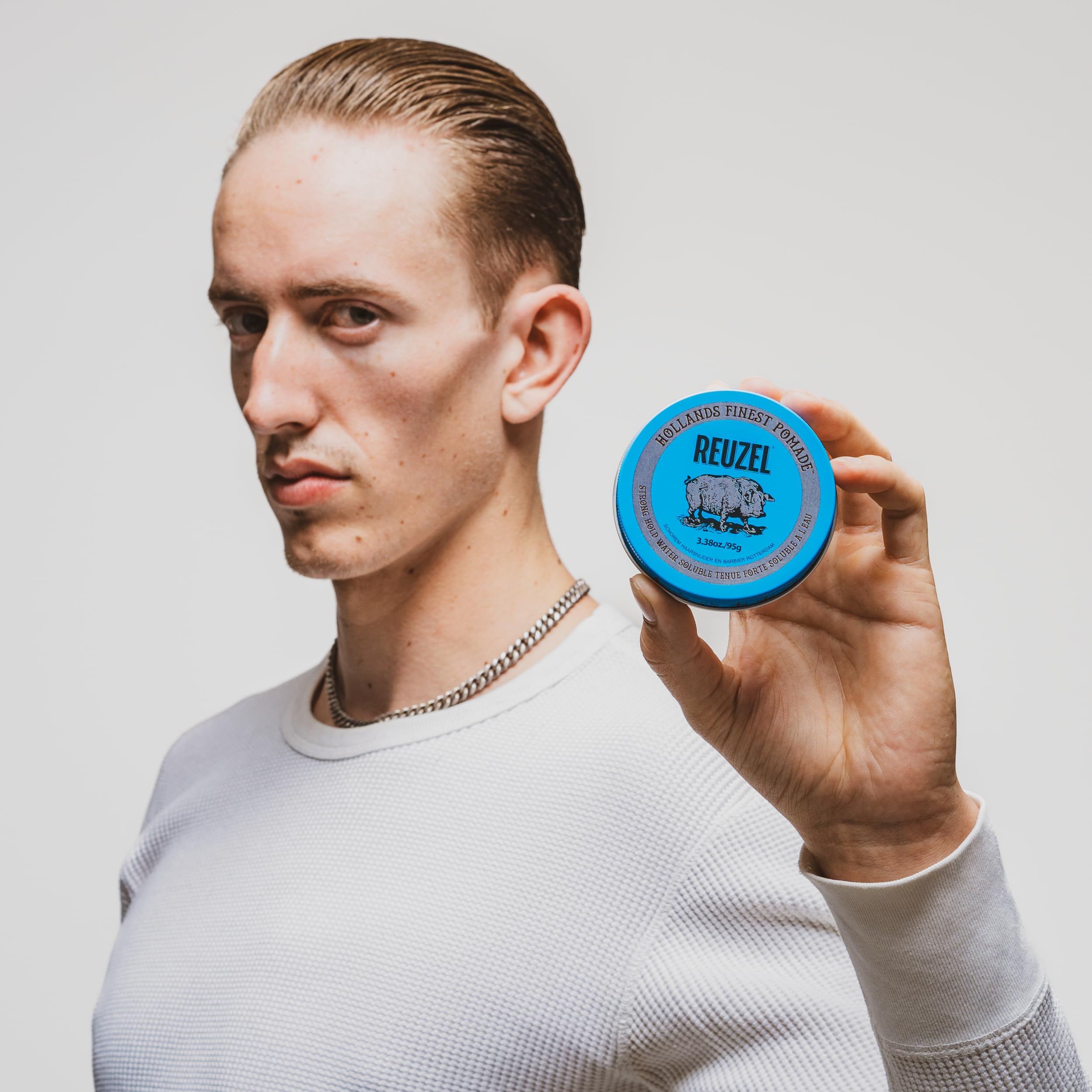 Reuzel Blue Strong Hold Pomade, Pommade Forte pour Brillance Intense, Soluble dans l'Eau, Parfum Vanille - 95g/3.38oz