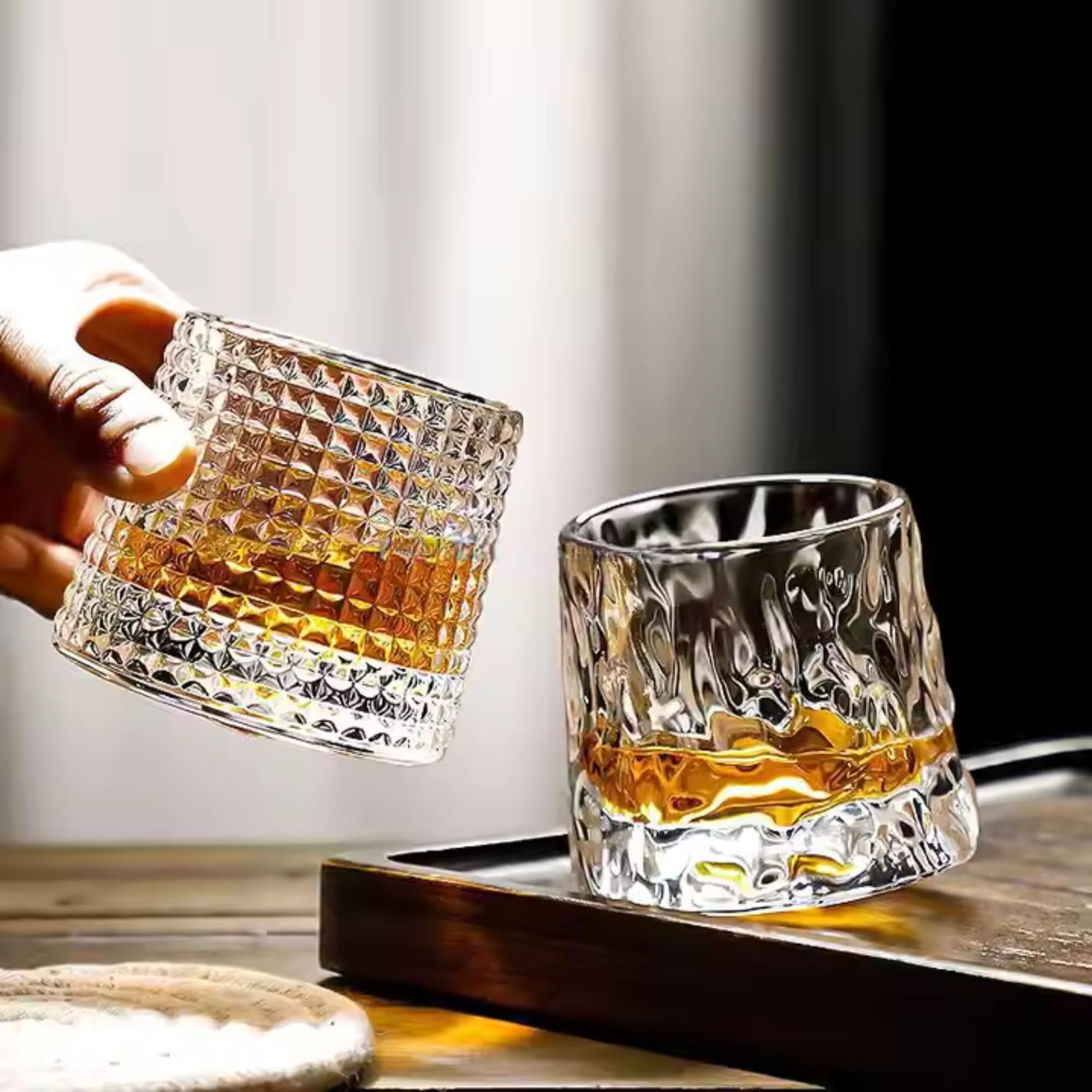 Set Bicchieri da Whisky in Vetro Rotante, Bicchieri Wisky con Fondo Sferico per Degustazione, Bicchiere Senza Gambo di Alta Qualità, 4 Pz Bicchieri Vetro Particolari per Rum, Gin, Amaro e Distillati