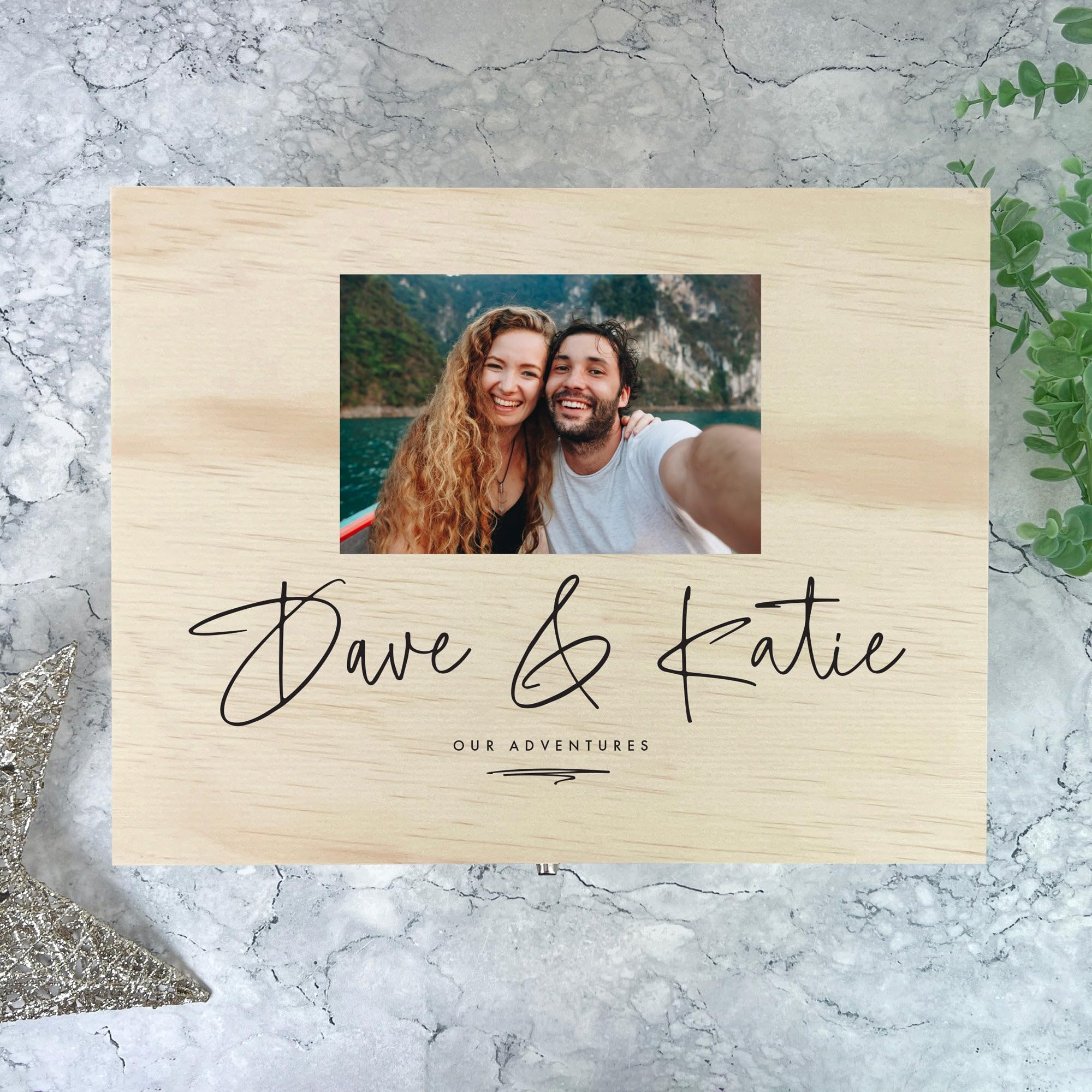 Caja de recuerdos personalizada con nombres de parejas, caja de recuerdos de madera de pino con bisagras y cierre, regalo de San Valentín, aniversario, boda, 30 x 22,9 x 18 cm