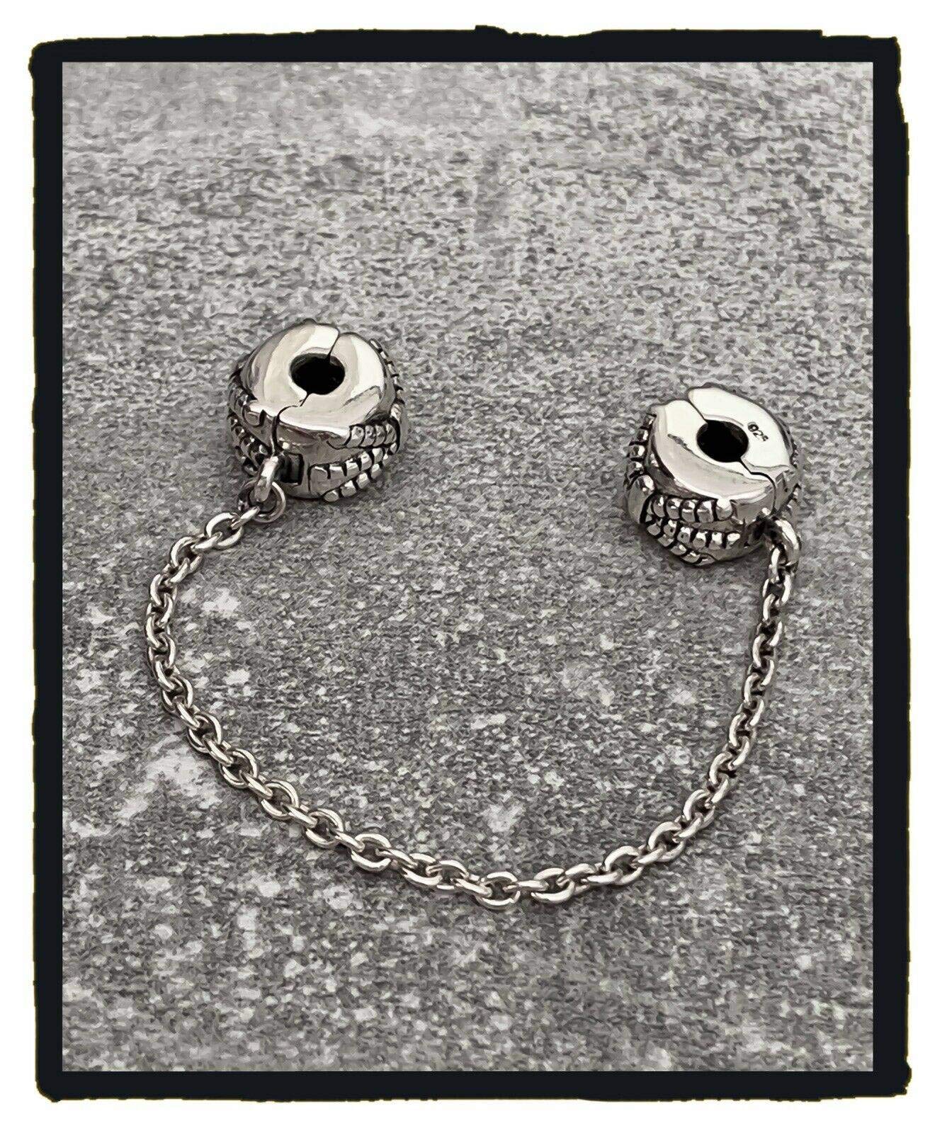 Bracciale con charm, in vetro di Murano e argento 925 rodiato