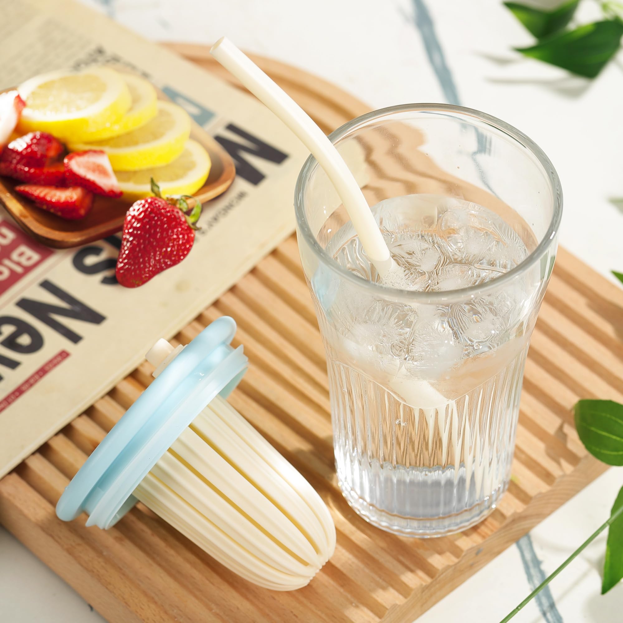 Joeyan Lot de 2 Transparent Verre avec Paille et Bleu Couvercle, 450ml Gobelet,Tasses à Café Glacé Nervurées,Verre a Eau avec infuseur à thé pour bubble tea matcha limonade,Passent au Lave-vaisselle