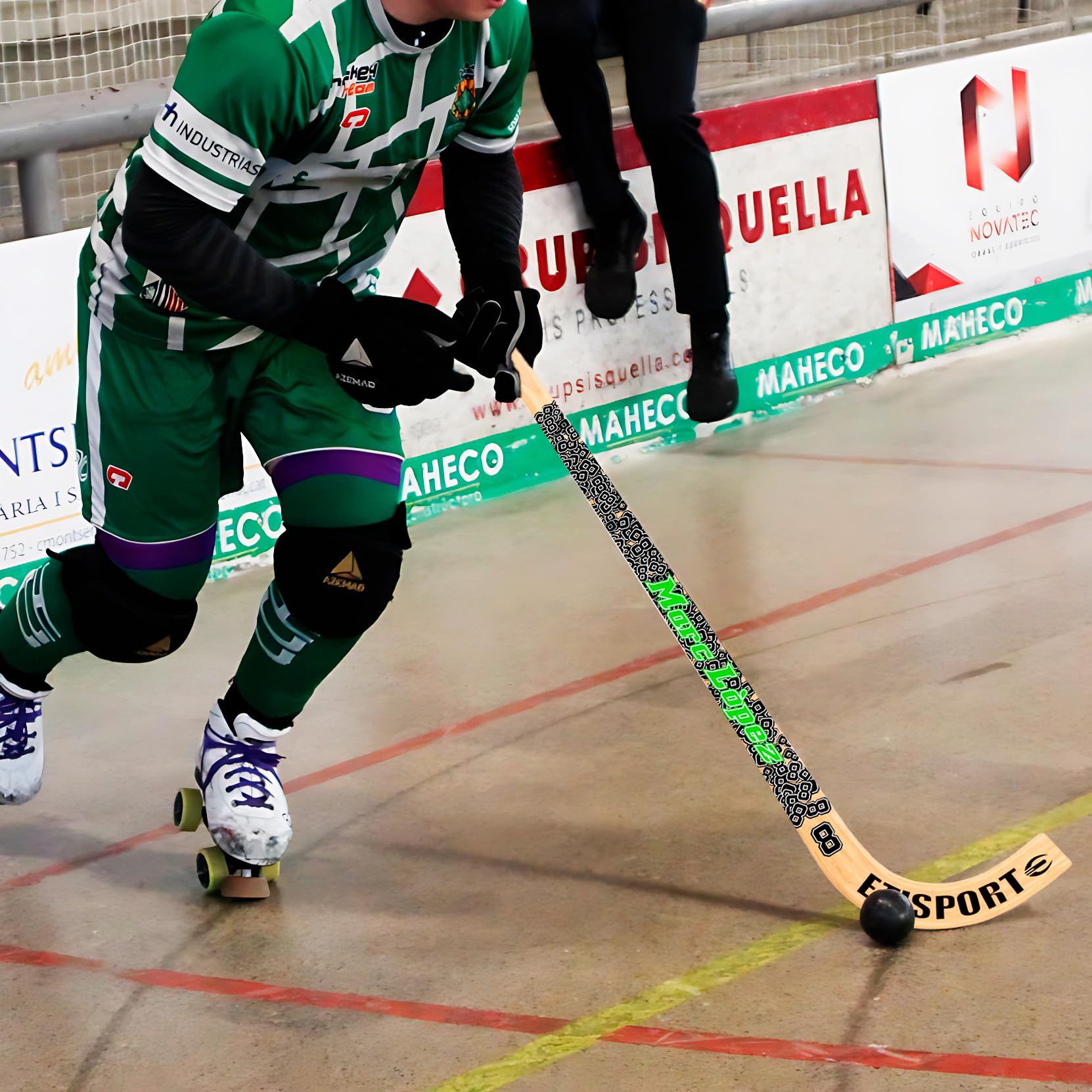 Crosse de Rink Hockey Numbers personnalisé avec Votre nom en Couleur et Votre numéro. Qualité Professionnelle laminée avec Fibre extérieure.