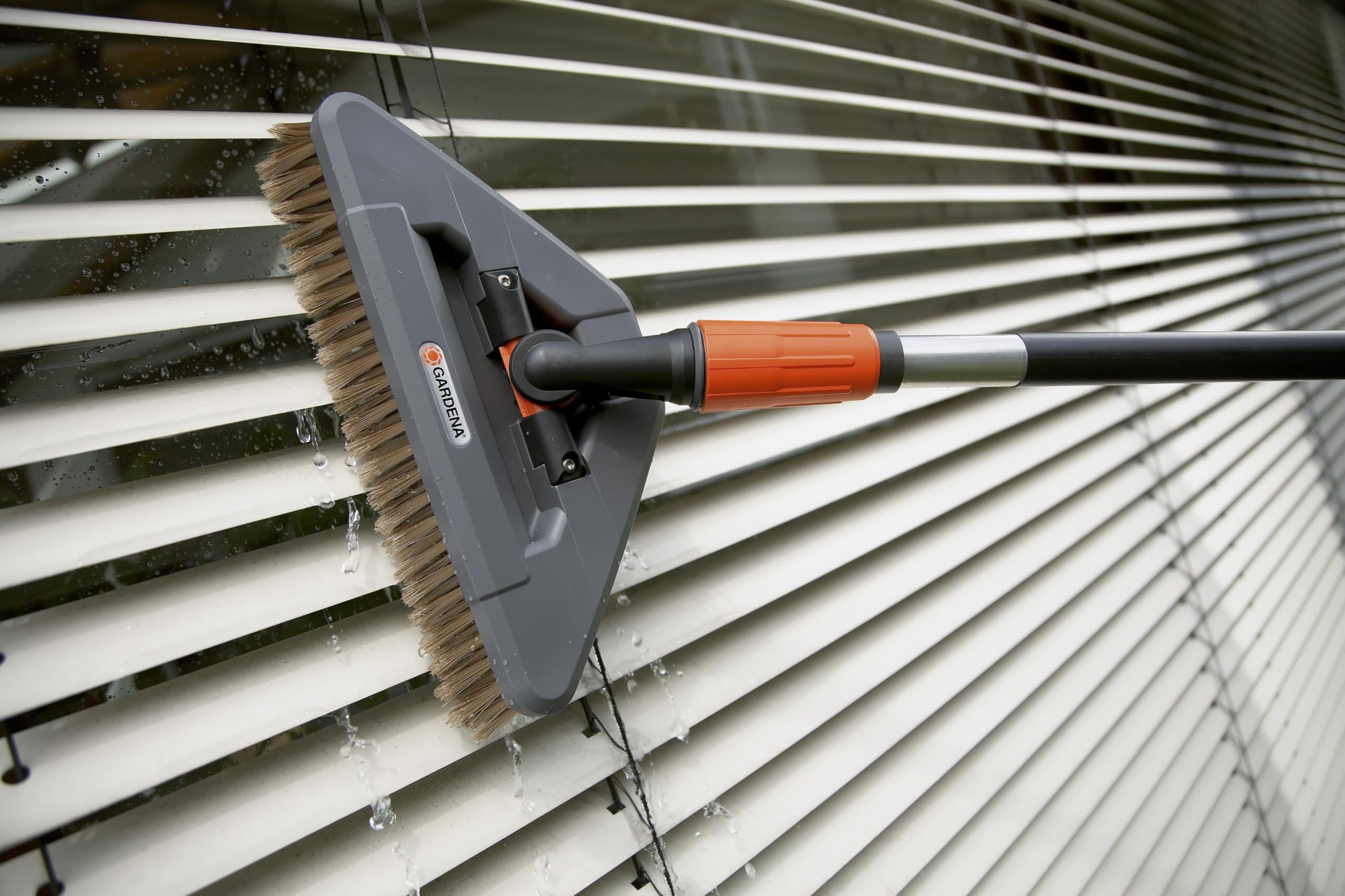 Gardena Gelenk-Waschbürste: Reinigungsbürste mit Gelenk für das Cleansystem, zur Reinigung schwer erreichbarer und empfindlicher Bereiche (5560-20)