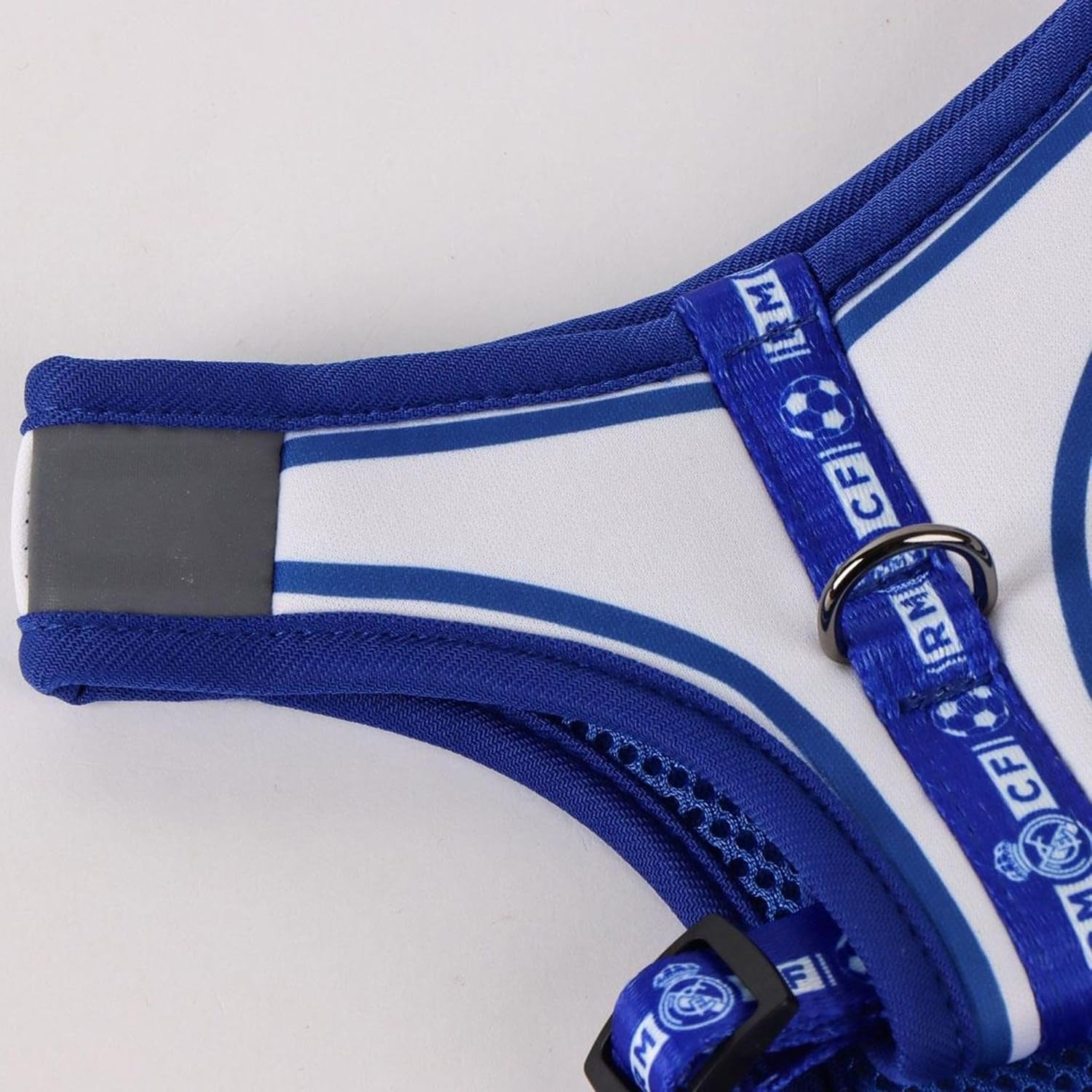 Real Madrid Dog Harness Size S Official Design Embroidered Shield and Secure Fit – Real Madrid Dog Harness – Resistant and Comfortable Accessory for Medium Dogs Total Control and Meringue Style Every 5