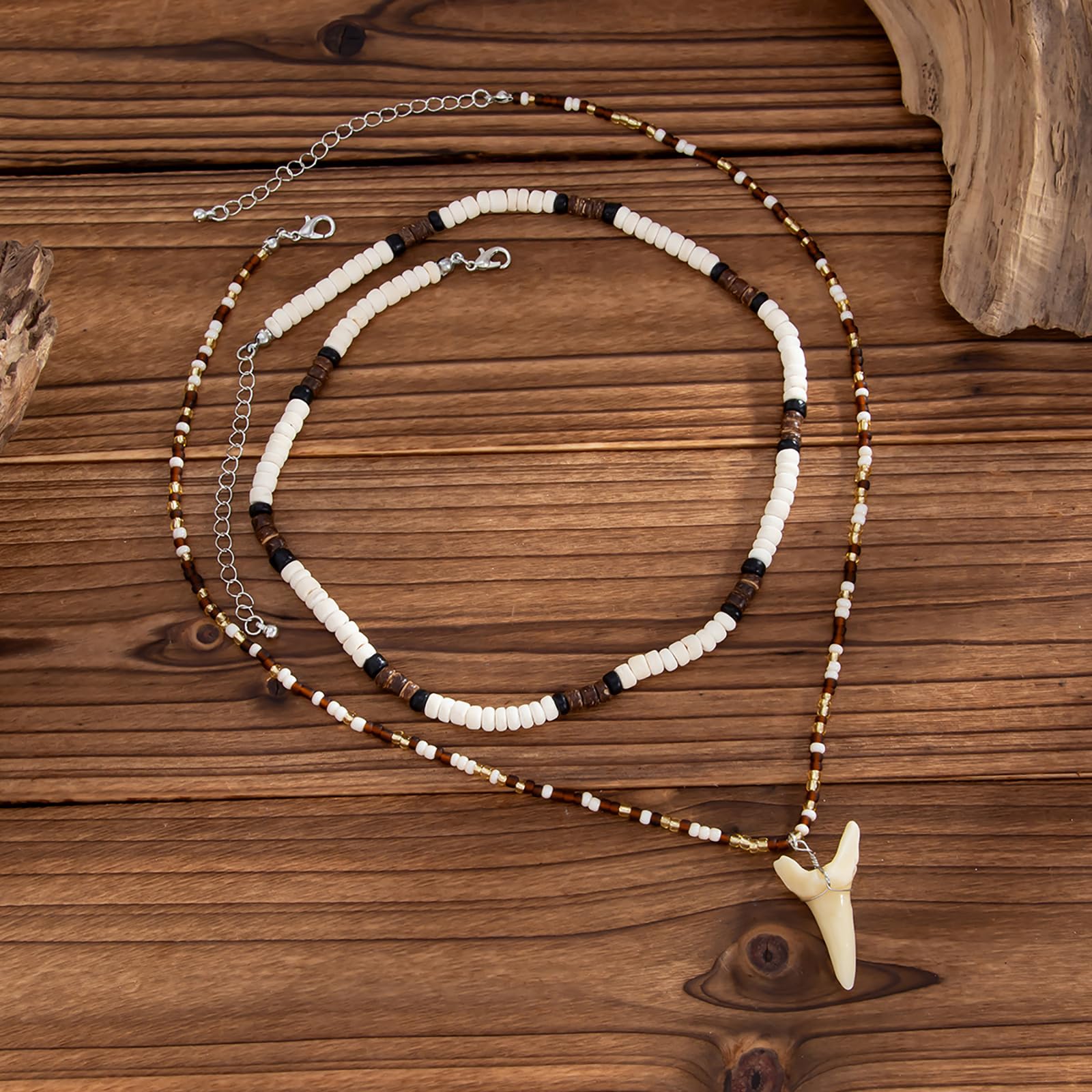 Collana con Conchiglia Puka per Uomo Collana con Dente di squalo stratificato Ciprea Collane con Perline in Legno Marrone Nero Collane con Conchiglie di Cocco Regalo di Gioielli da Spiaggia Estiva