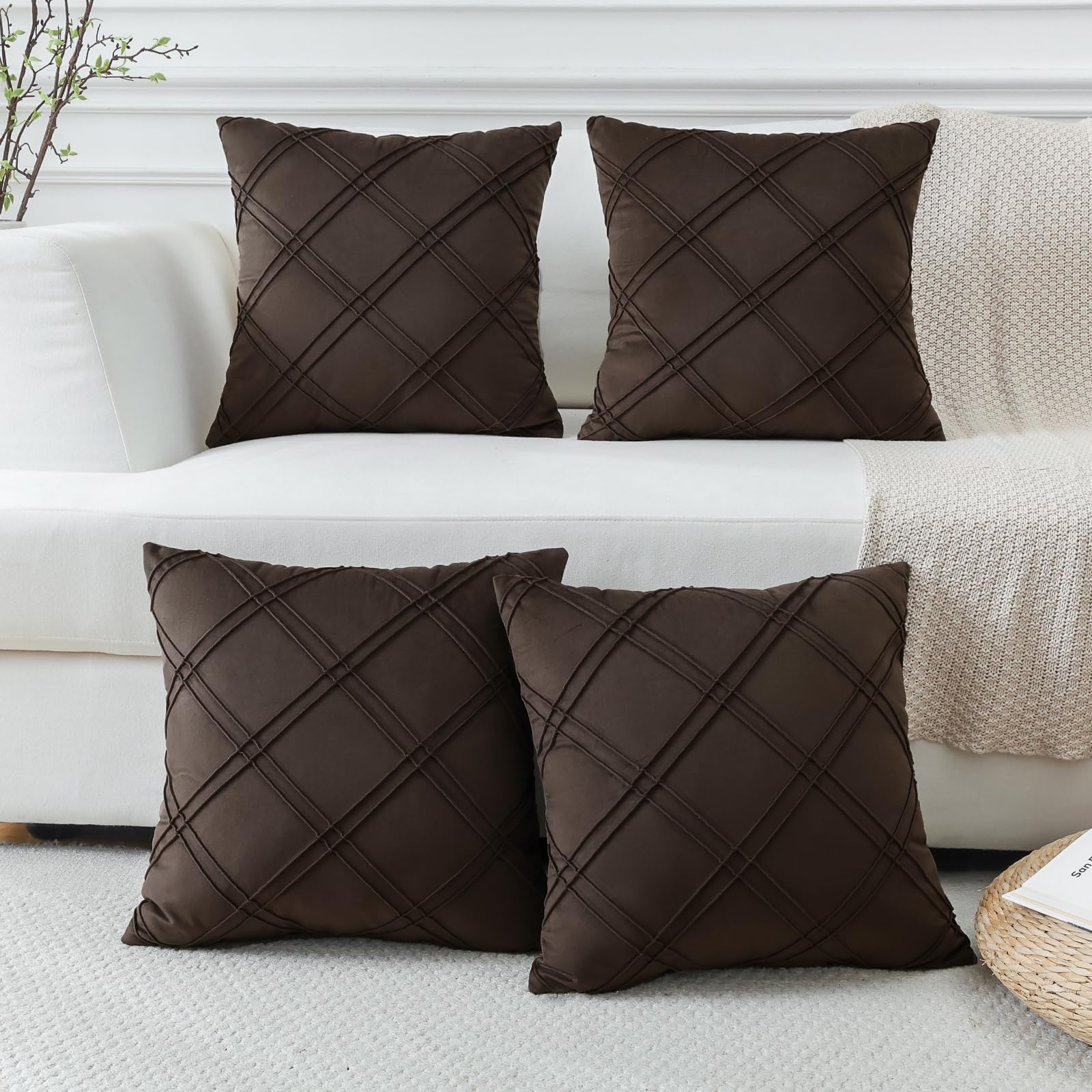 Sungeek Set of 4 Soft Velvet Decorative Cushion Covers Diamond Pattern Pillow Covers with Invisible Zipper Square Throw Pillow Cases for Sofa Car Patio Bedroom Living Room (45x45 cm, Chocolate Brown)