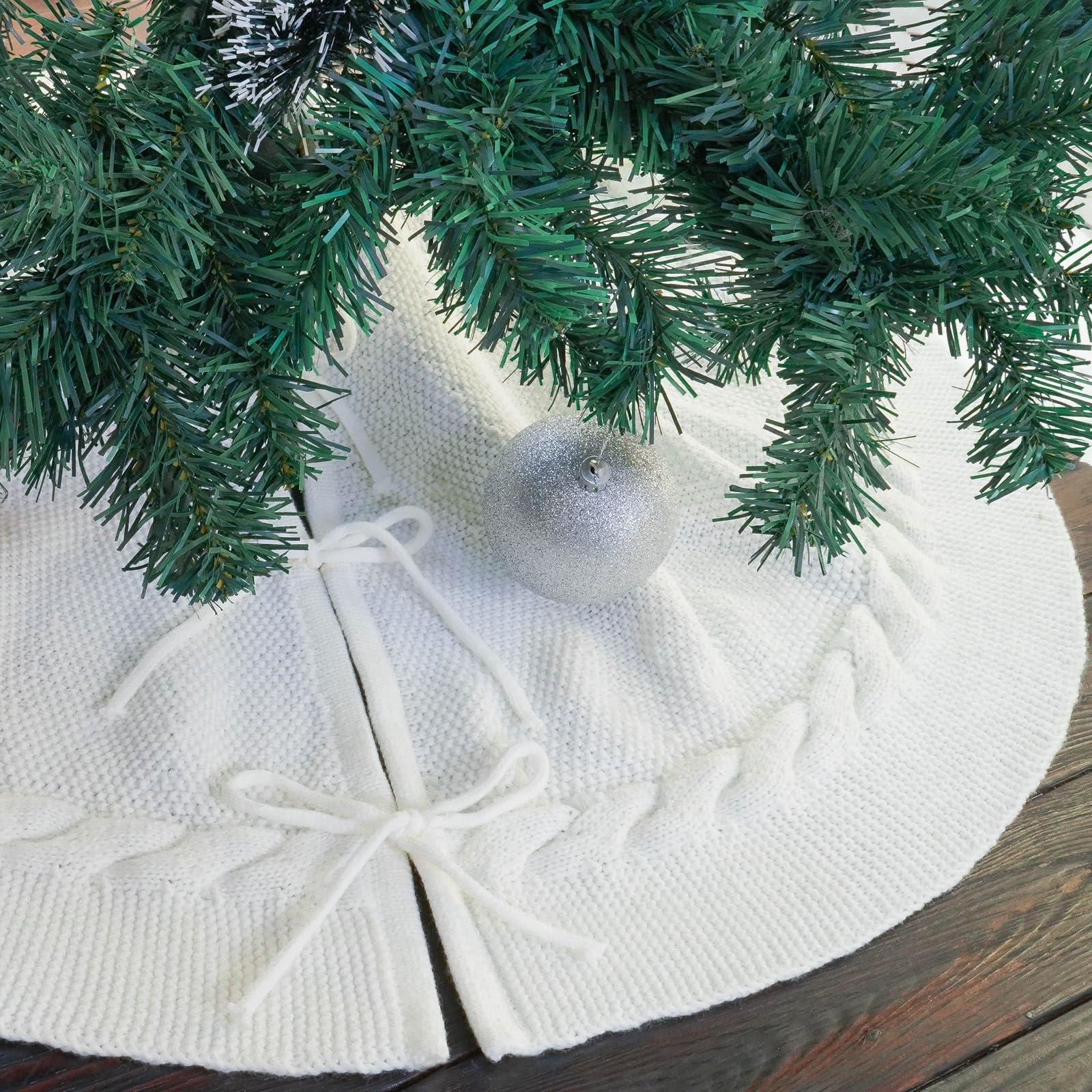 TangJing 24 inches Knitted Christmas Tree Skirt, Small Cream White Tree Skirt, Mini Cable Knit Thick Rustic Xmas Tree Mat Holiday Home Party Decoration Tabletop Ornaments