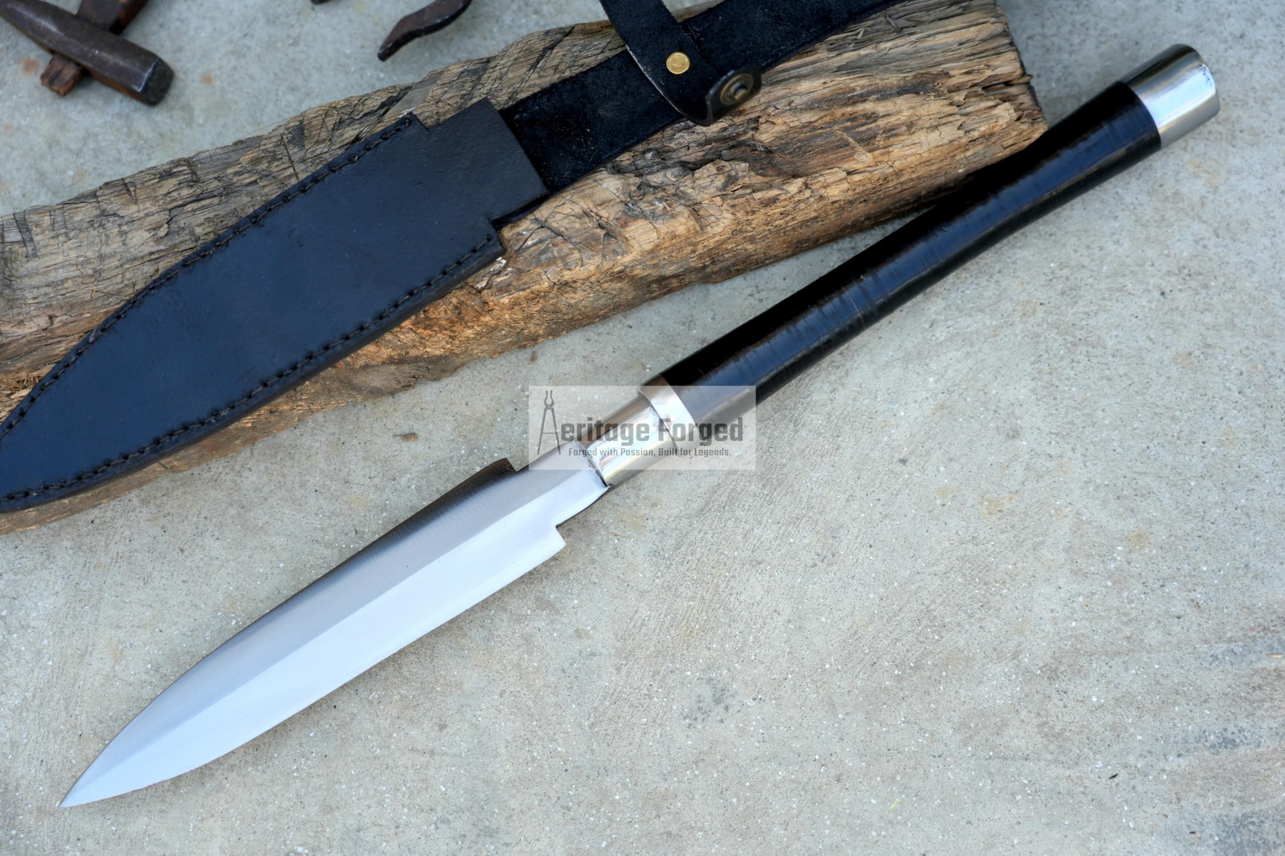 THE NEPAL Handgeschmiedeter Jagdspeer, 22,9 cm lange Klinge, langlebiger 5160-Blattfederstahl, Vollzapfenledergriff, inklusive Lederscheide