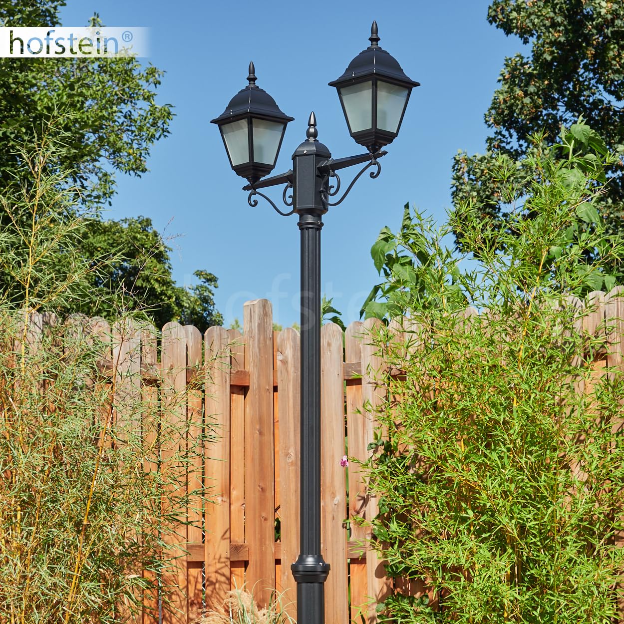 Lampa zewnętrzna Naofe, oświetlenie ścieżki z metalu/szkła w kolorze czarnym/mlecznym szkłem, kandelabr o antycznym wyglądzie, wysokość maks. 220 cm, oświetlenie ogrodowe IP44, 2 x E27, bez żarówki