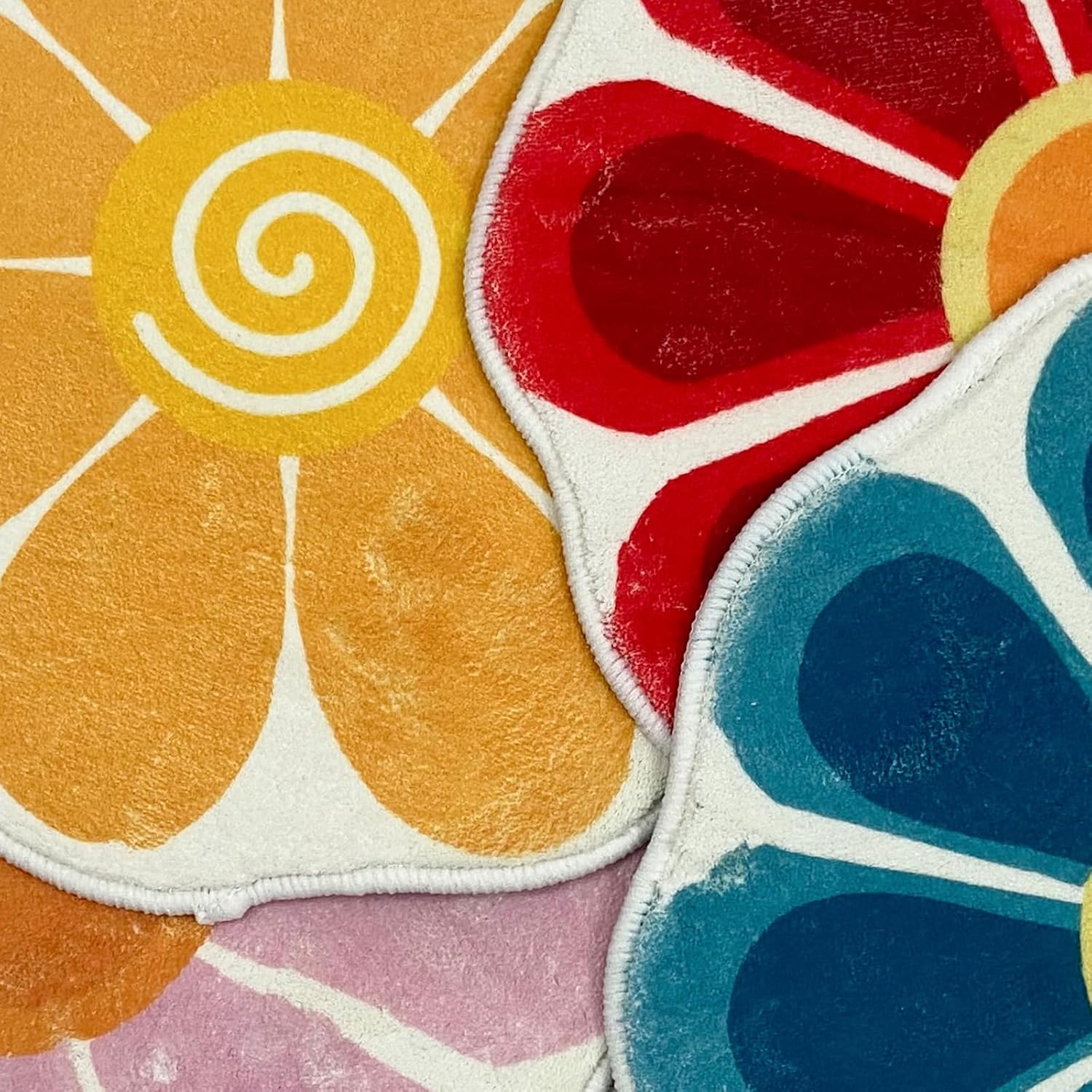 USTIDE 8Pc Round Kids Rug 16" Flower Shaped Kids Rug Seat Spots for Classroom Sitting Floor Seats for Kids Mats Pre-School Classroom Spots Marker for Classroom Kindergarden Playroom