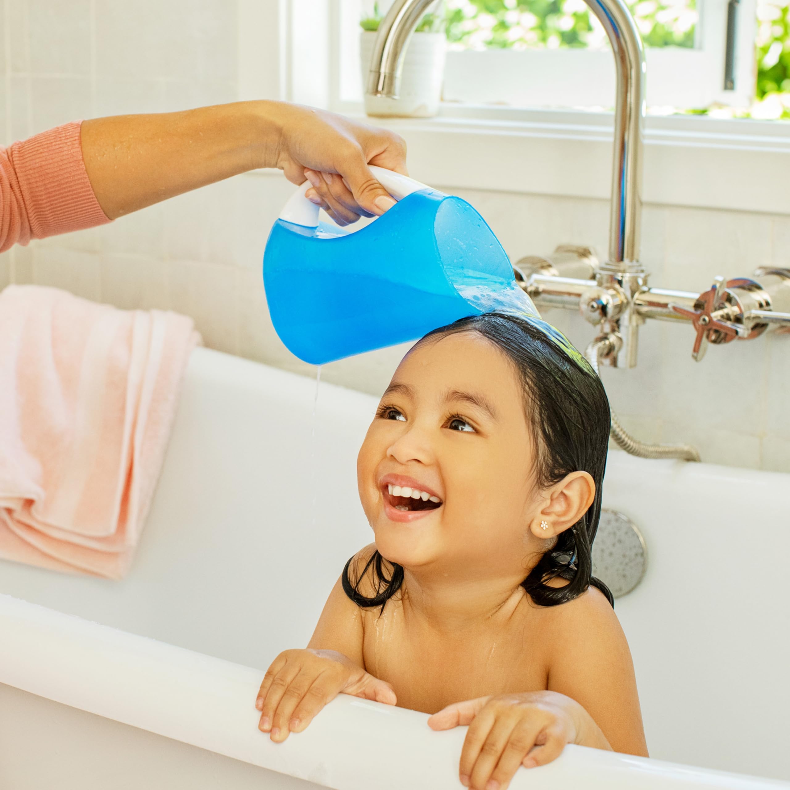 Munchkin Soft Rim Baby Bath Jug | Szampon i płukanka do kąpieli dla niemowląt i maluchów, uchwytem Easy Grip