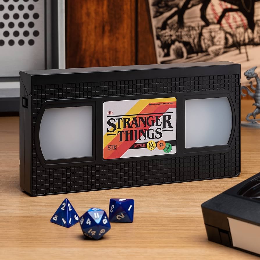 Amazon.co.jp: Paladone Stranger Things VHS ロゴライト 公式