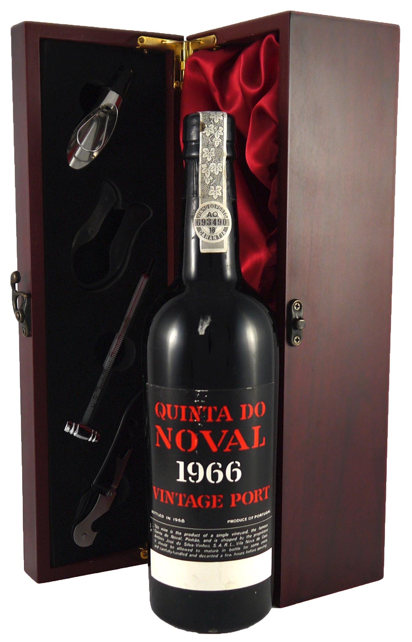 Quinta do Noval Vintage Port 1966 in einer mit Seide ausgestatetten Geschenkbox, da zu 4 Weinaccessoires, 1 x 750ml
