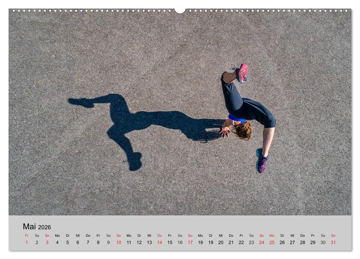 Momente des Sport (Wandkalender 2026 DIN A2 quer), CALVENDO Monatskalender: Sportler aus der Drohnen- und Bodenperspektive (CALVENDO Sport)