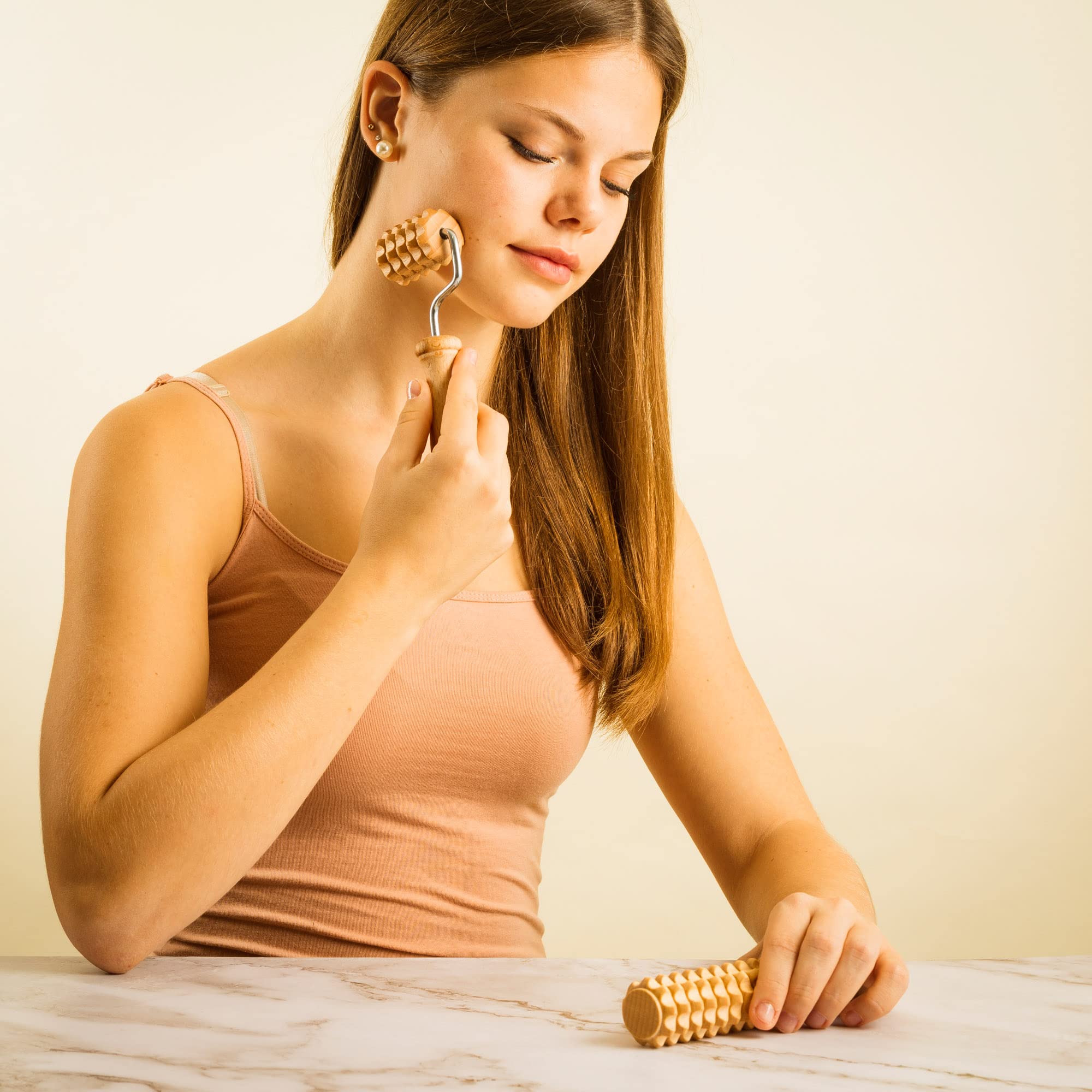 Tuuli Rouleau de massage en bois pour le corps et le visage, aide à soulager les tensions musculaires et à soutenir la santé de la peau, outils de massage naturel du visage, lot de 2 (2 pièces A)