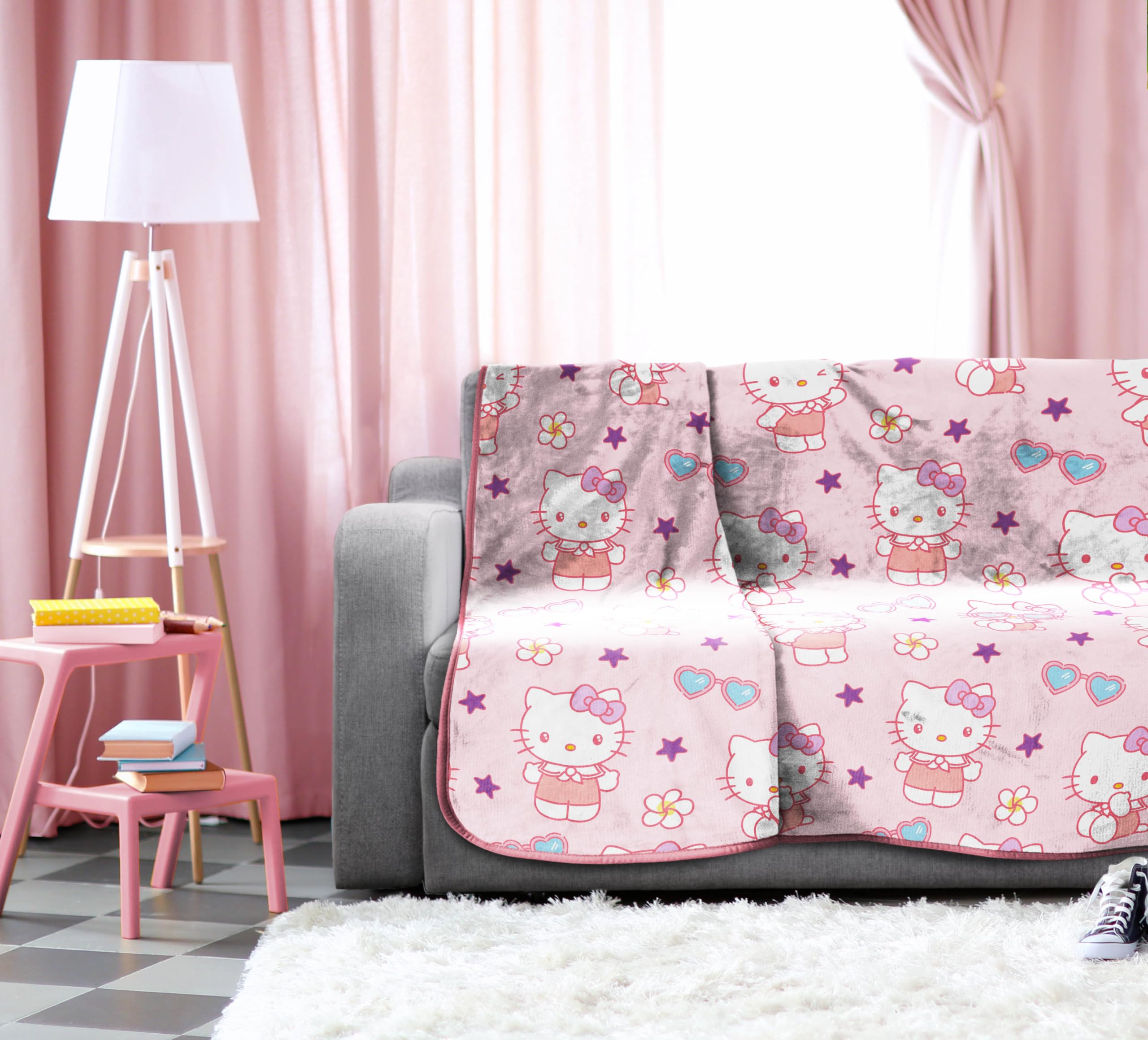 Amazon.com: Jay Franco Hello Kitty Heart Sunglasses Plush Blanket