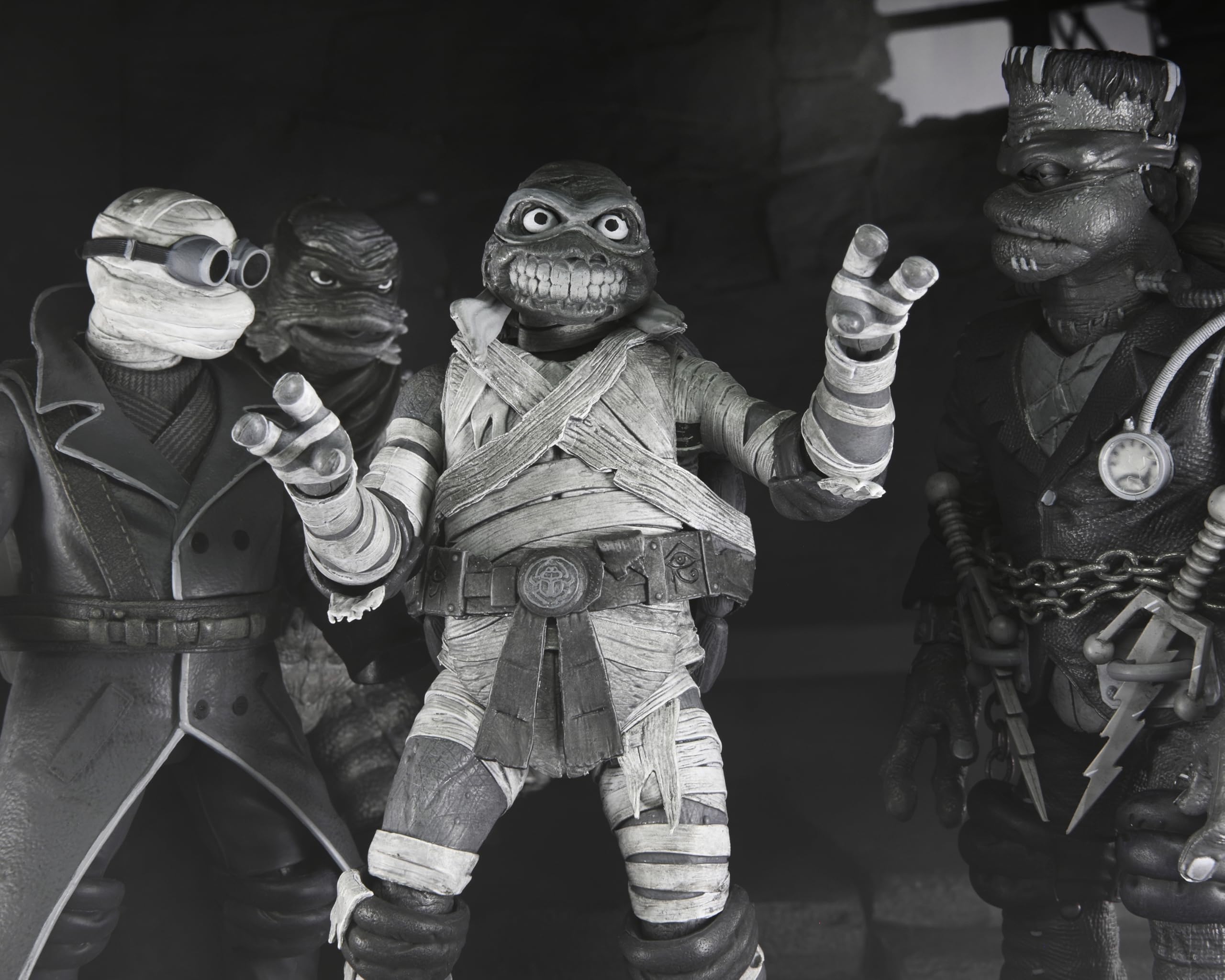 NECA - Monstruos universales/Tortugas Ninja Mutantes Adolescentes - Figura de acción a Escala de 7 Pulgadas - Paquete de 4 Tortugas en Blanco y Negro