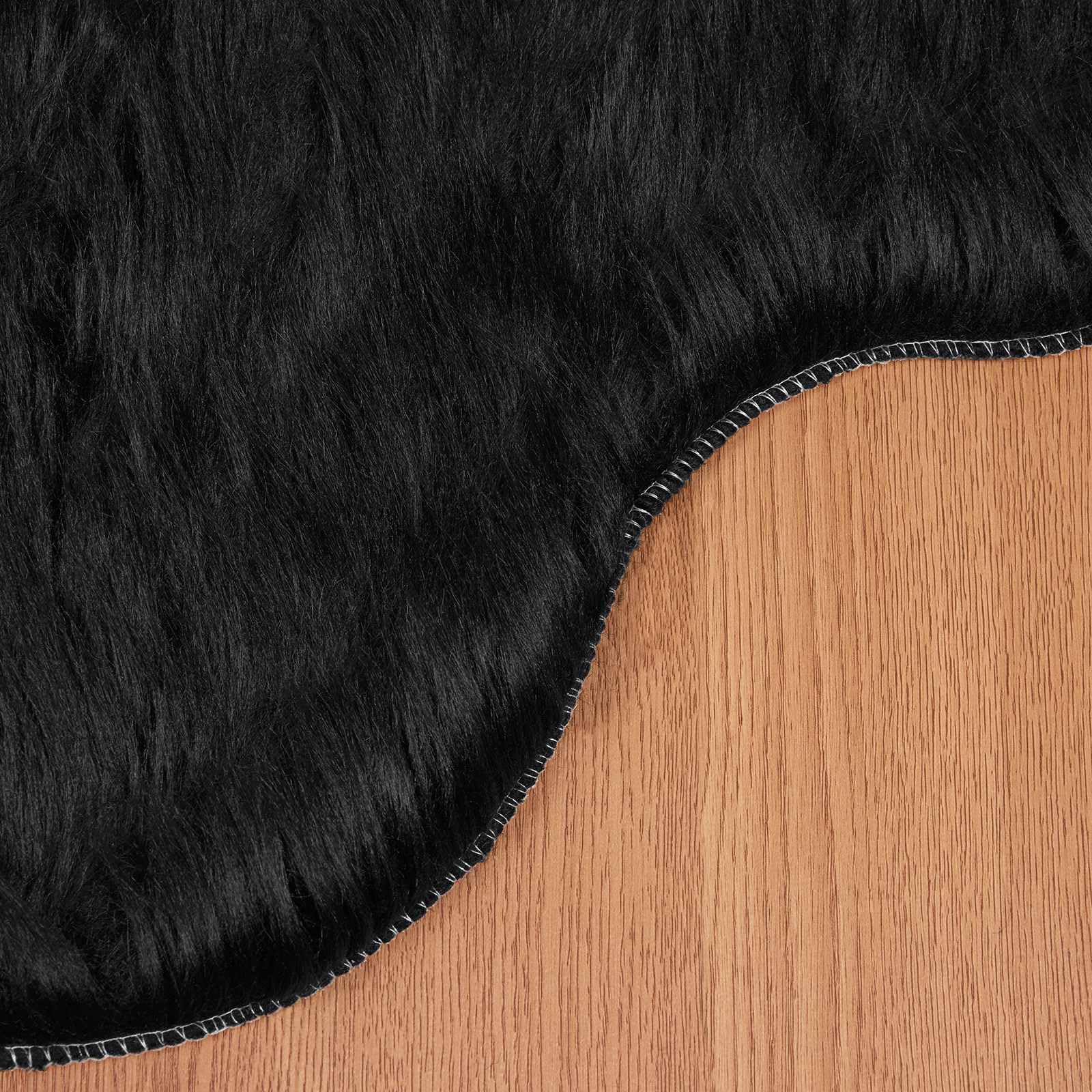 Tappeto in Finta Pelle di Pecora Nero 80x120 cm Per Interni | Morbido scendiletto sagomato a pelo lungo per soggiorno e camera da letto, dona calore alla casa.