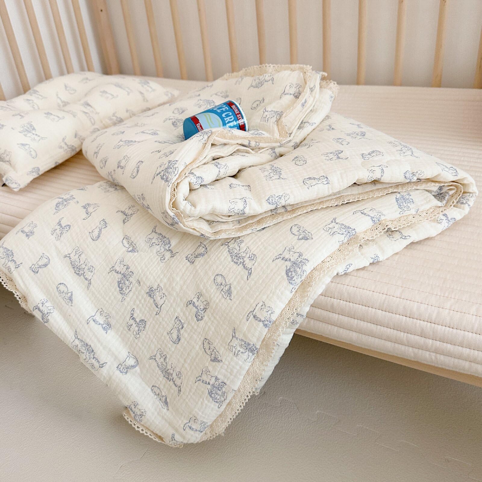 BuLuTu Baby Crib Quilt Cotton Muslin Toddler Blanket for Kids Boys Girls Soft Breathable Toddler Comforter Nursery Quilted Blankets with Lace Edges, 47x59 Inches, Blue Cat Pattern, No Pillow