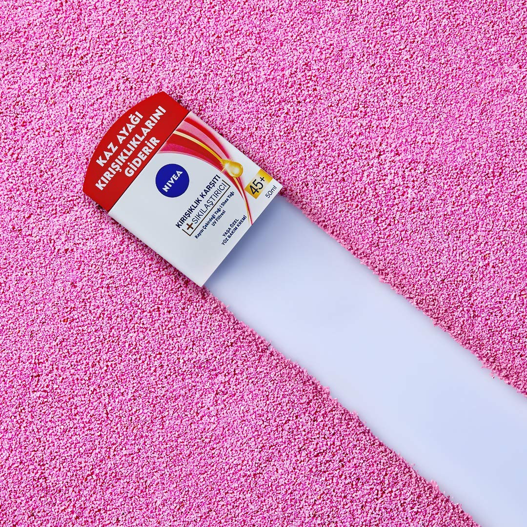 NIVEA Kırışıklık Karşıtı + Sıkılaştırıcı Krem Yaş 45+ (50 ml), Yaşa Özel Yüz Bakım Kremi, Kayısı Çekirdeği ve Shea Yağı ile Yoğun Cilt Bakım, UV Filtresi ile Güneş Koruması (3 paketi)