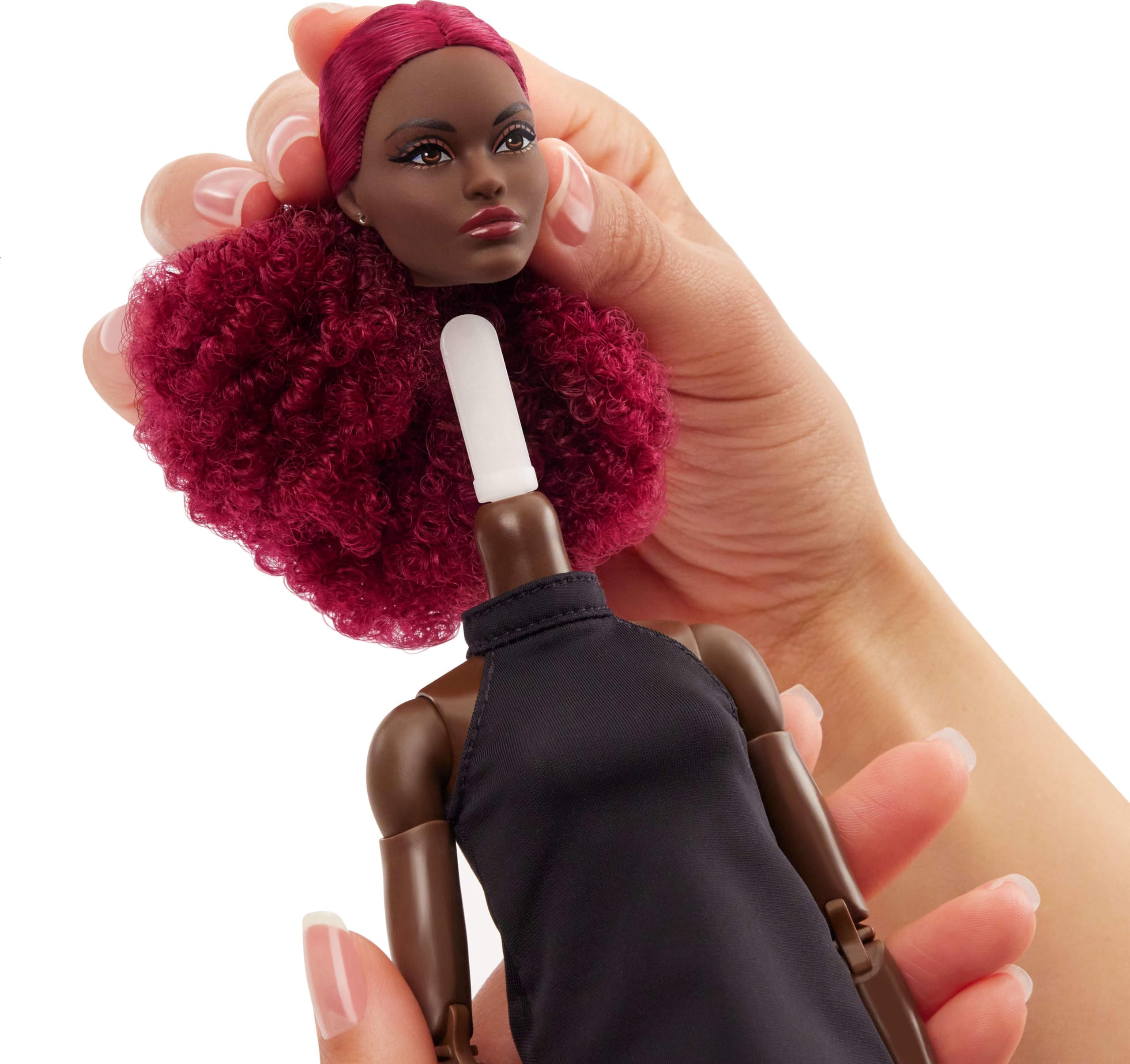 Barbie Basics-Modell 3, Sammlerpuppe mit roten Locken, schwarzem Minikleid und Stiefeln, Mode in universeller Passform, beweglichem großem Körperbau und austauschbarem Kopf, JBH75