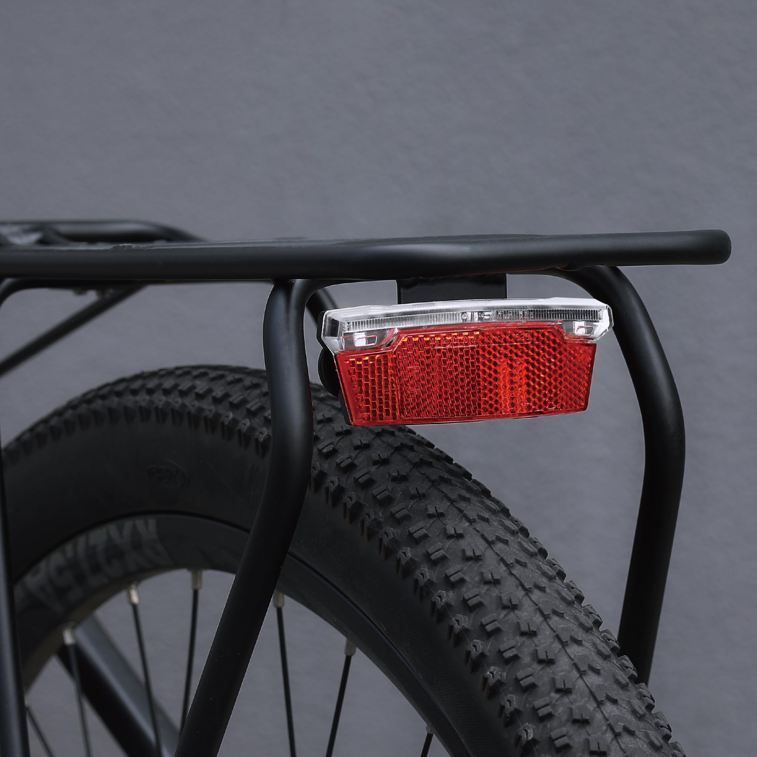 ADDVIEW Dynamo-Rücklicht Stare M – LED światło rowerowe z światłem hamowania i światłem stacjonarnym, dopuszczone do użytku według niemieckich przepisów o ruchu drogowym (StVZO), wodoodporne IP65
