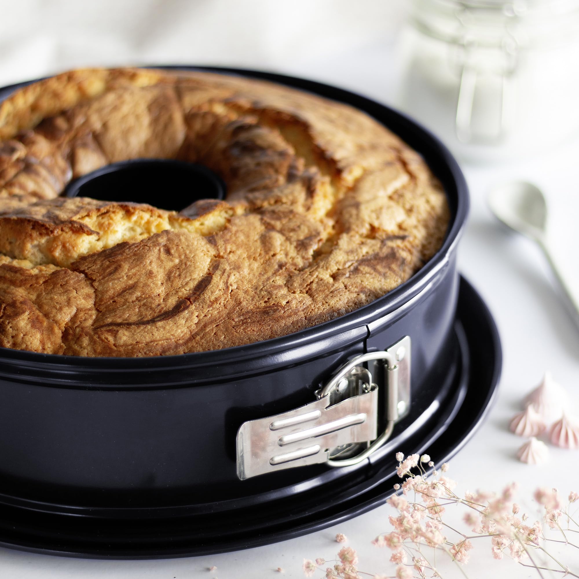 Städter we love baking Springform EMAILLE mit Flach- und Rohrboden, Black Edition, ø 26 cm, schnitt- und kratzfest, nicht spülmaschinengeeignet, Antihaftbeschichtung | t Flach-, Rohrboden