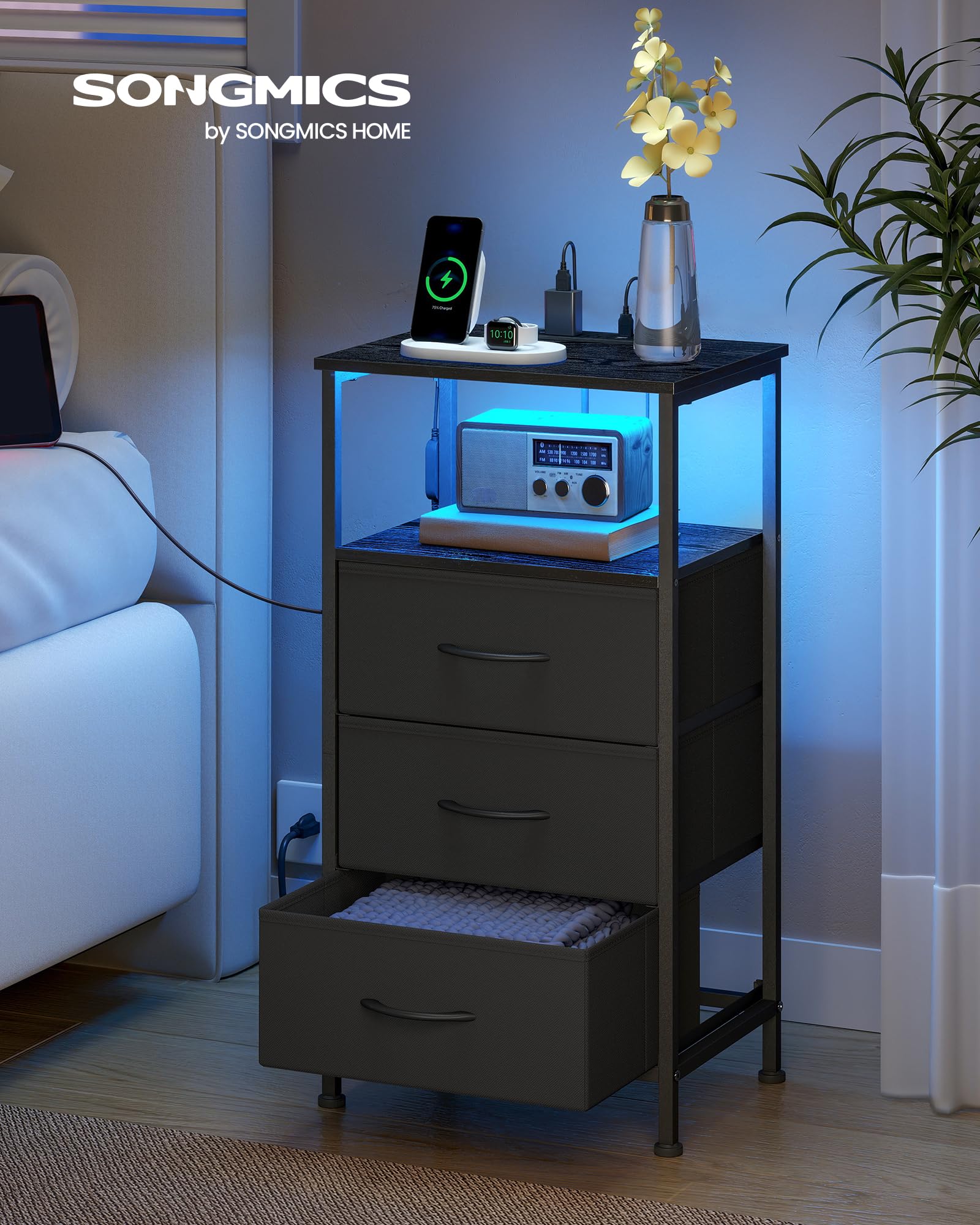 SONGMICS Table de Chevet avec Multiprise, Table d'Appoint avec Éclairage LED Réglable, Style Moderne, 1 Étagère Ouverte et 3 Tiroirs, Noir d'encre et Noir boisé, BELLAH Collection LGS303BH02