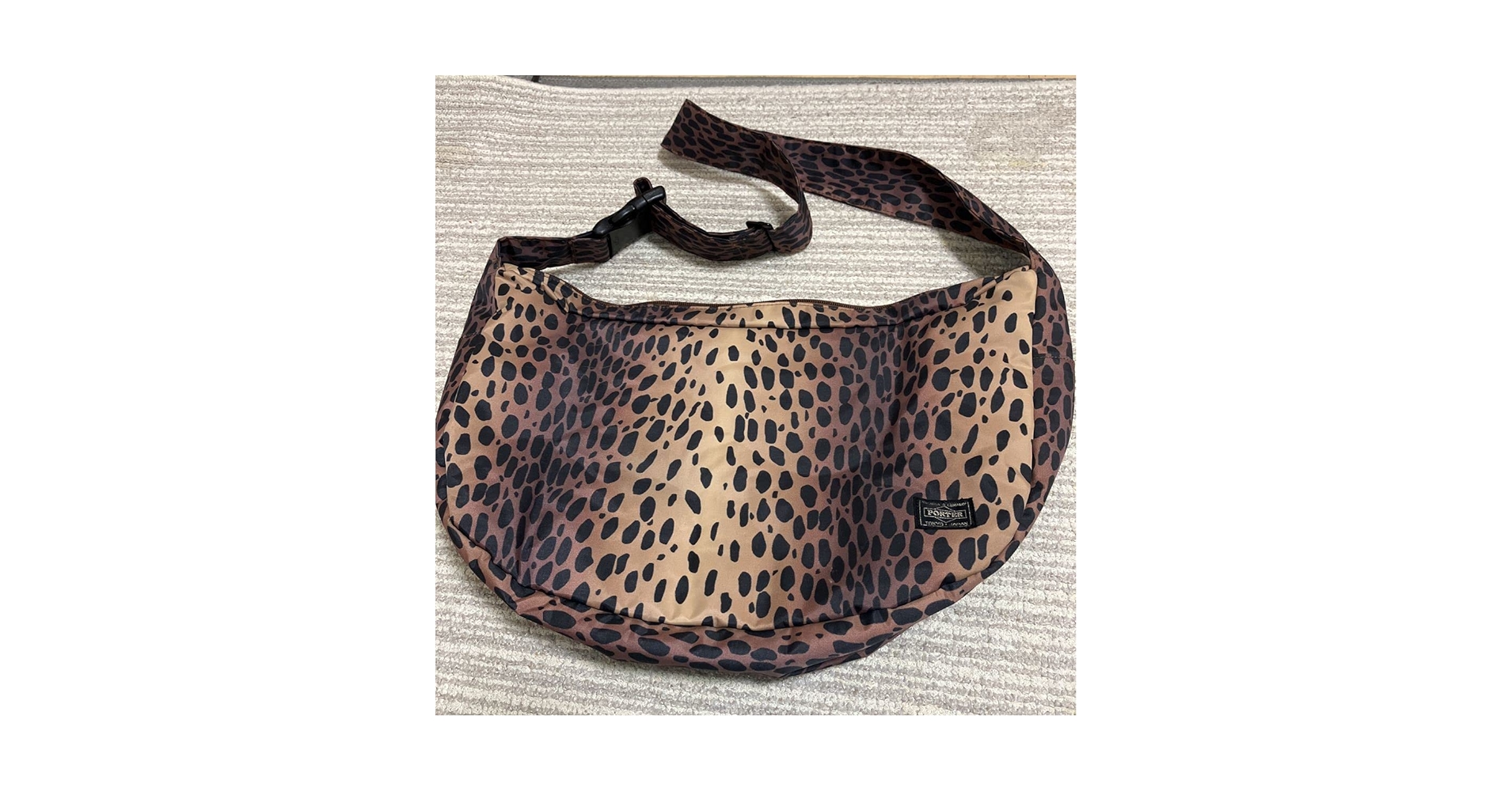 Amazon.co.jp: レア！廃盤超ヘッドポーターヒョウ柄半円ショルダー