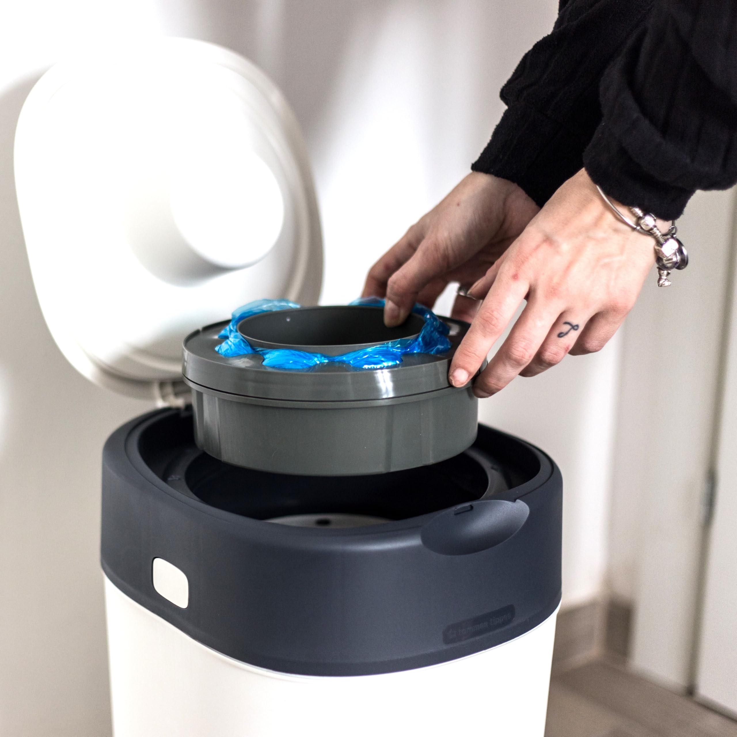 NABI LITTLE STEPS Ricarica Compatibile con Sistema di Smaltimento Avanzato per Pannolini Tommee Tippee Twist and Click. Confezione da 5 Ricariche Profumate, Facili e Convenienti